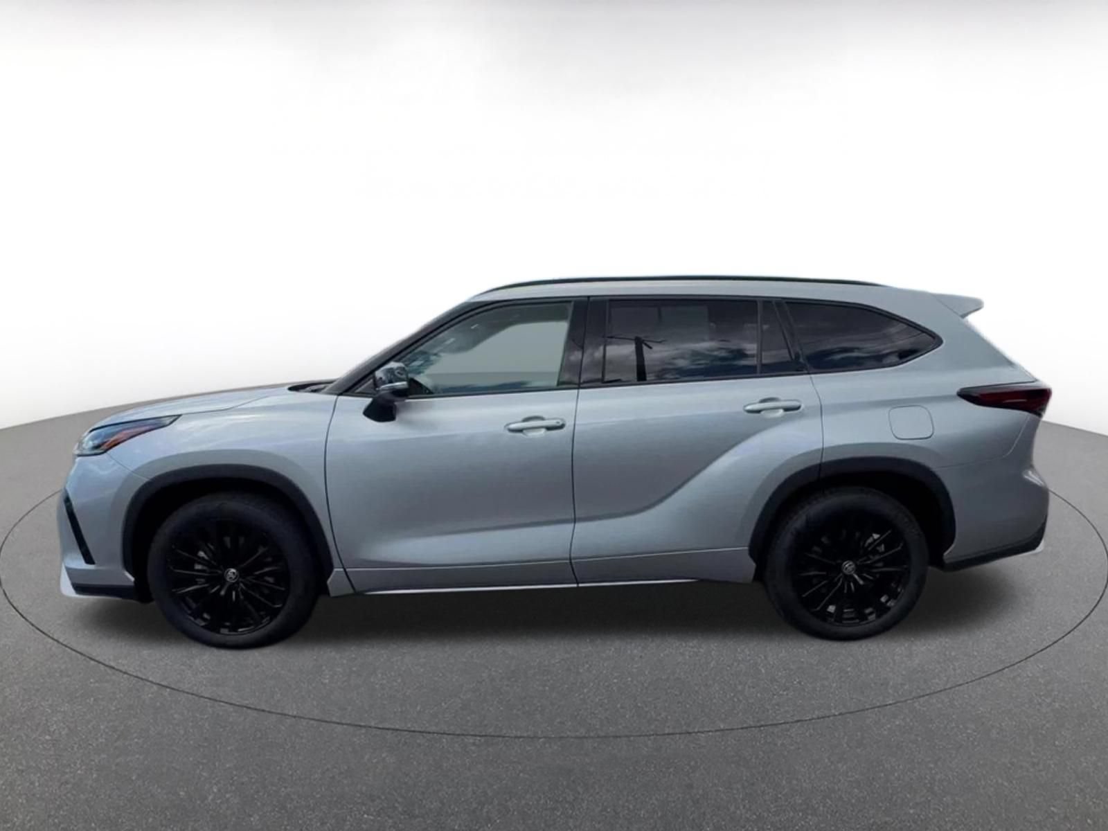 Thumbnail: 2025 Toyota Highlander - 8