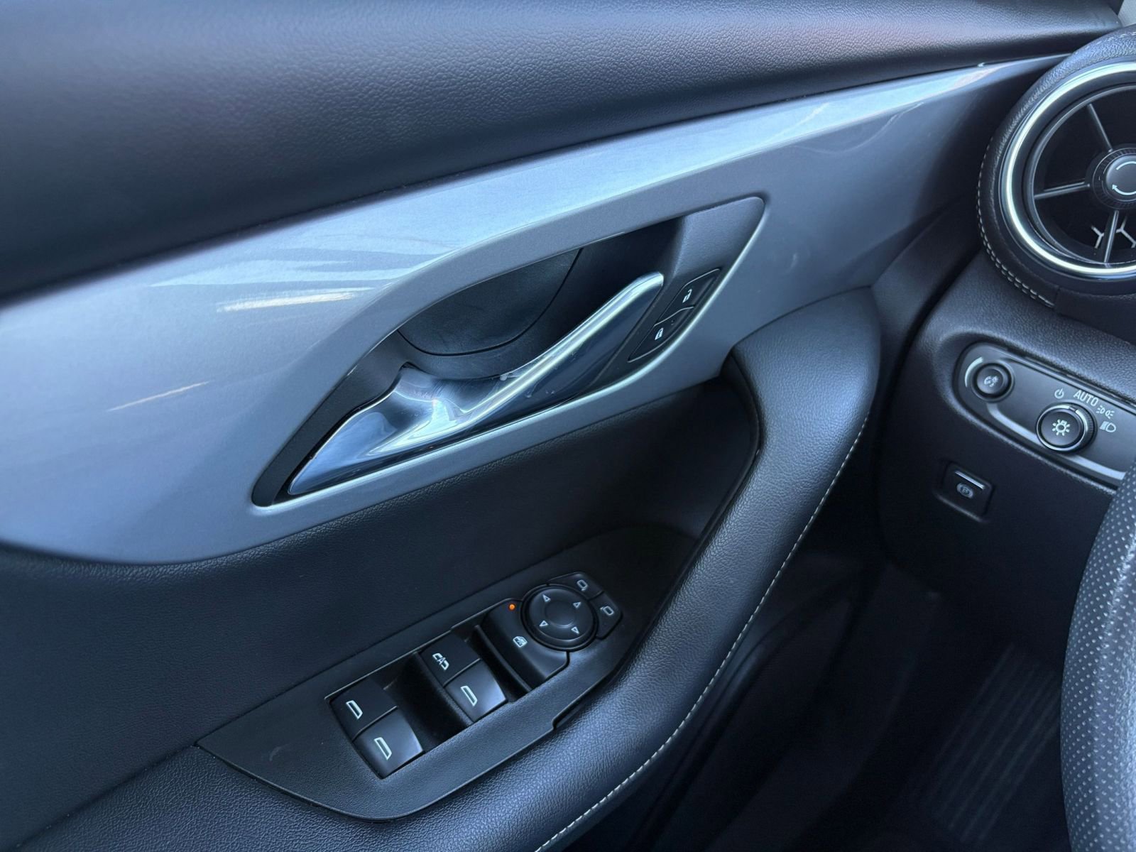 Thumbnail: 2025 Chevrolet Blazer - 18