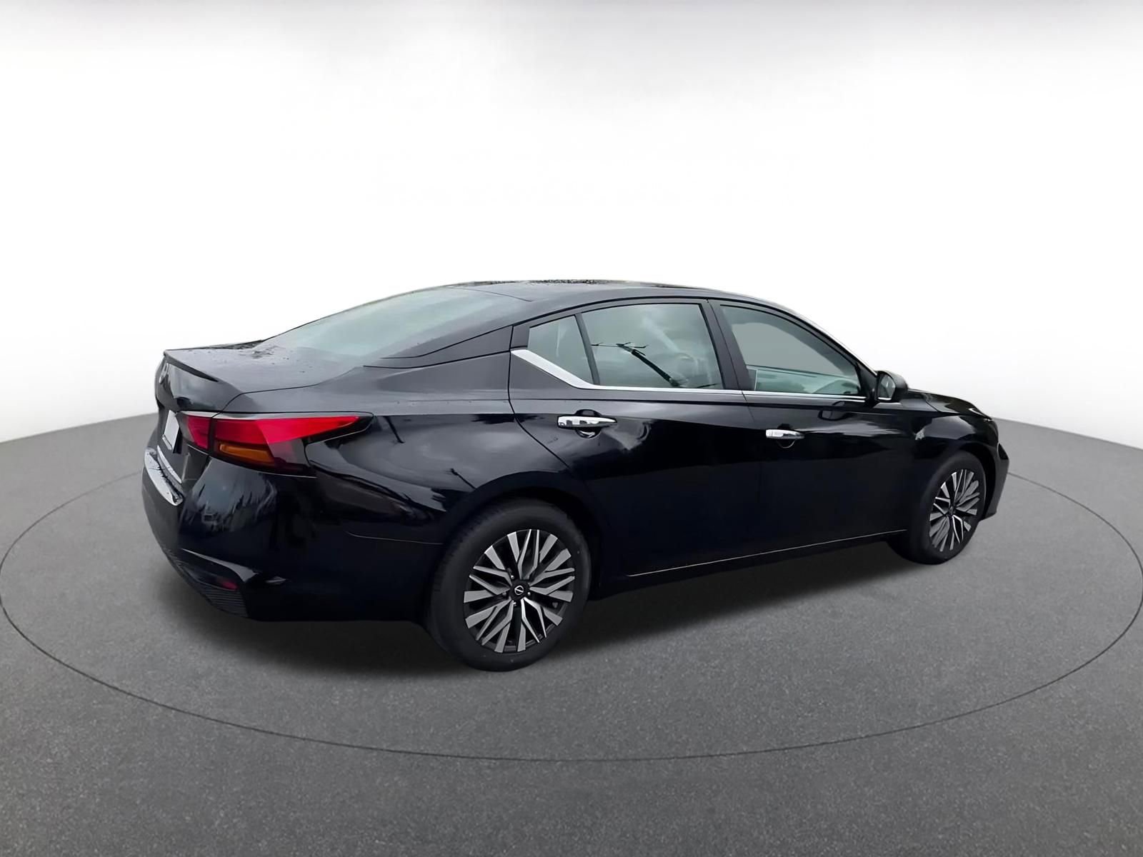 Thumbnail: 2025 Nissan Altima - 15