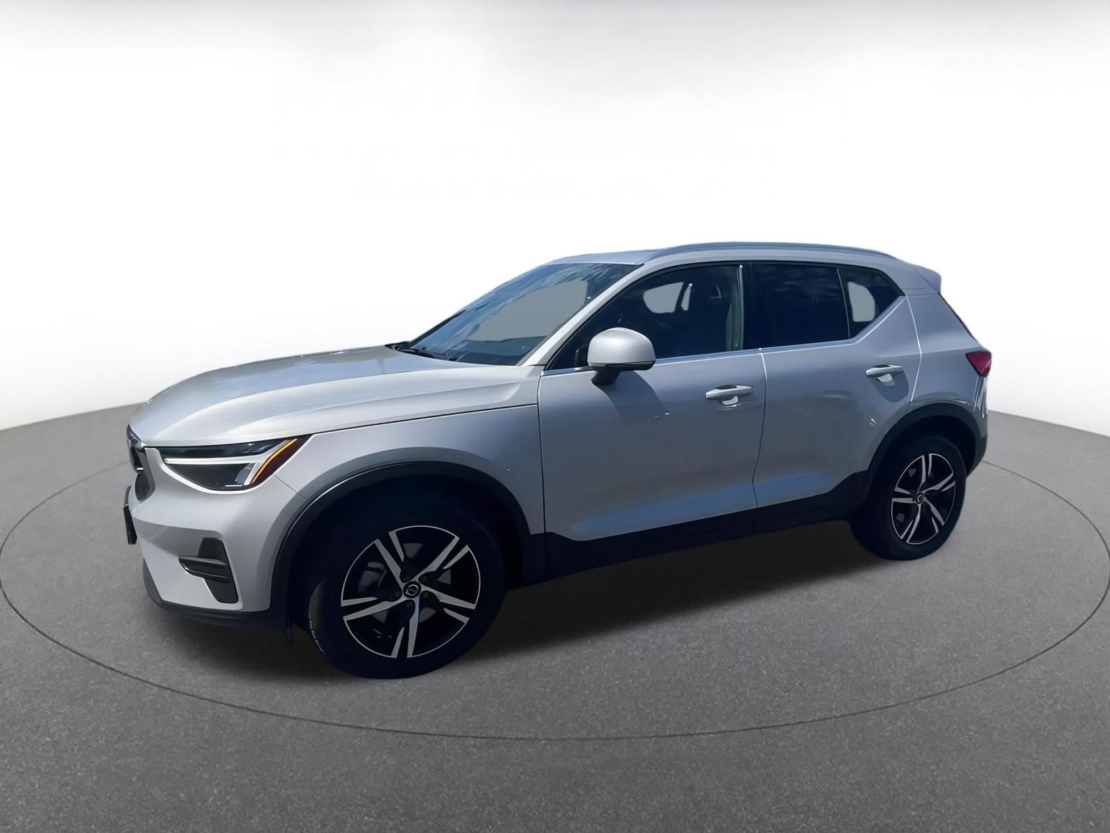 Thumbnail: 2024 Volvo XC40 - 8