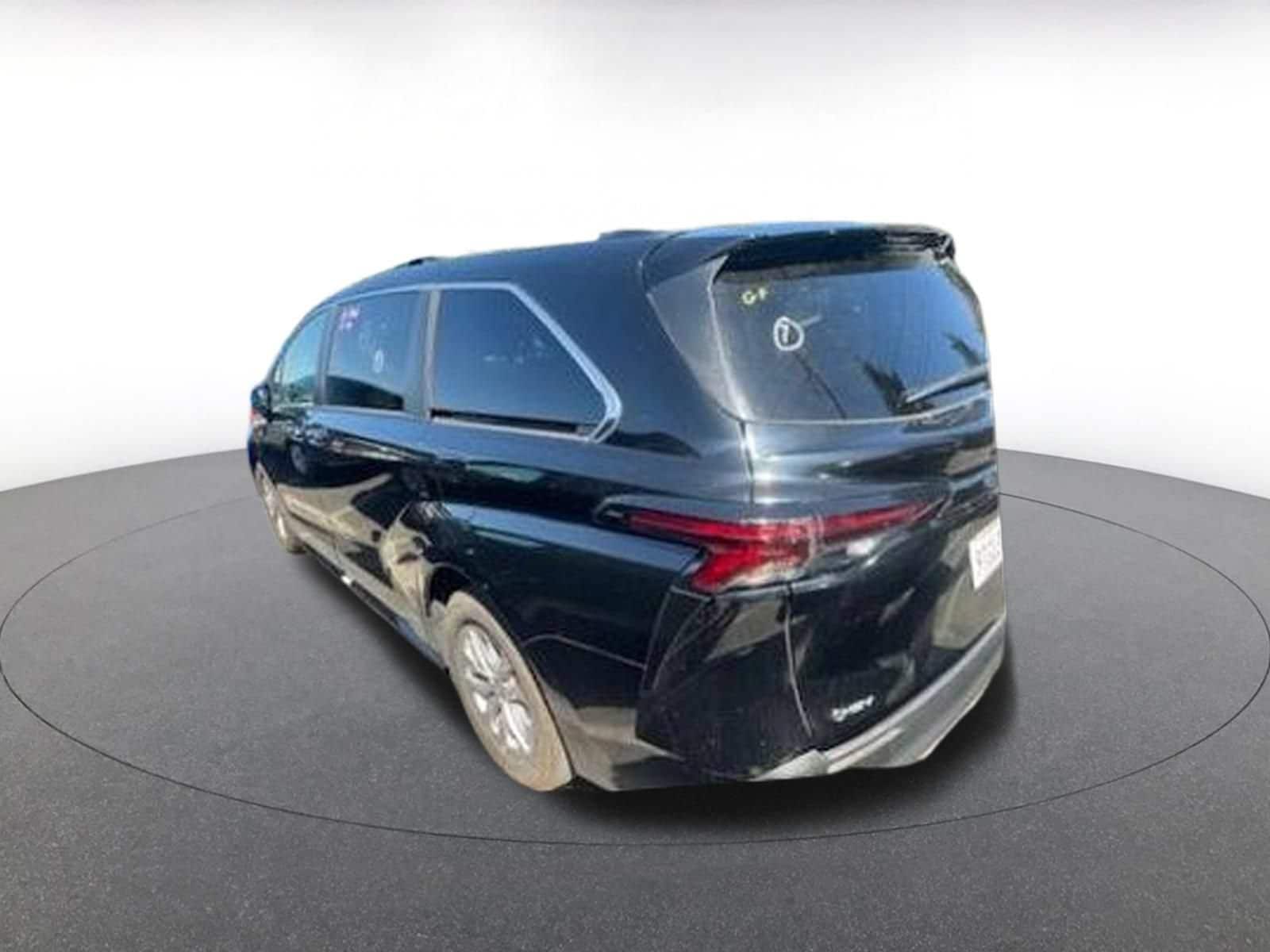 Thumbnail: 2025 Toyota Sienna - 4