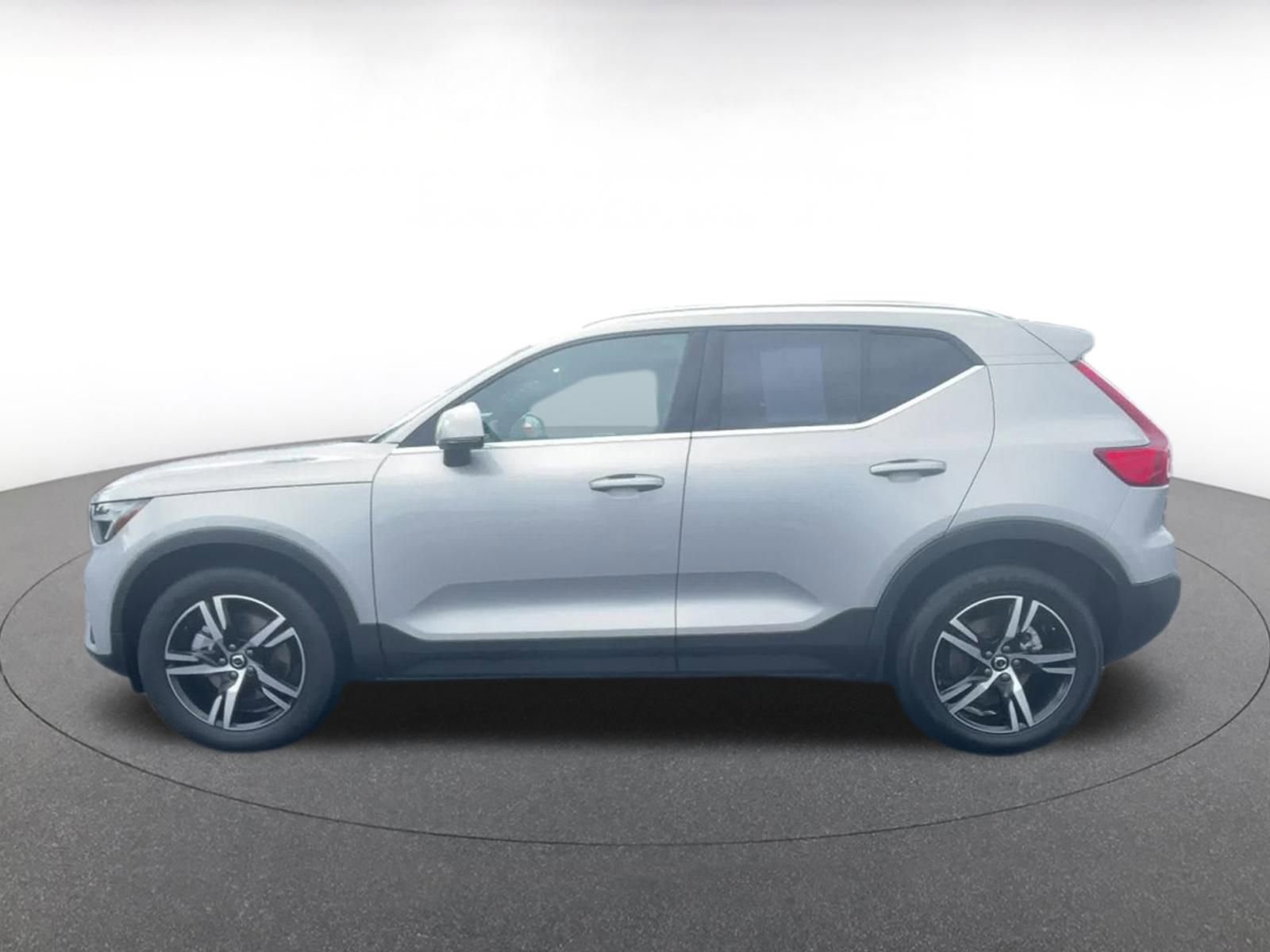 Thumbnail: 2024 Volvo XC40 - 9