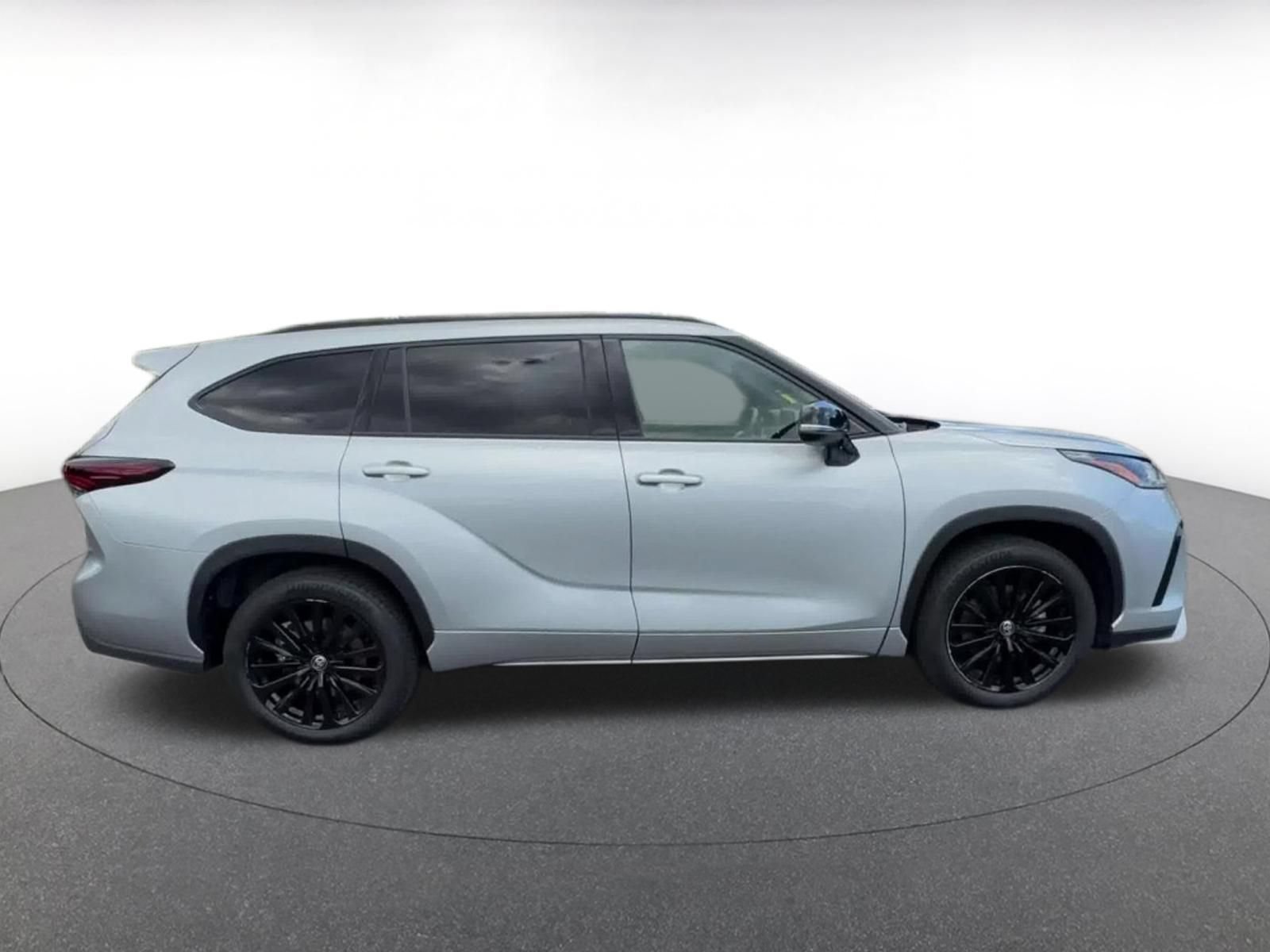 Thumbnail: 2025 Toyota Highlander - 15