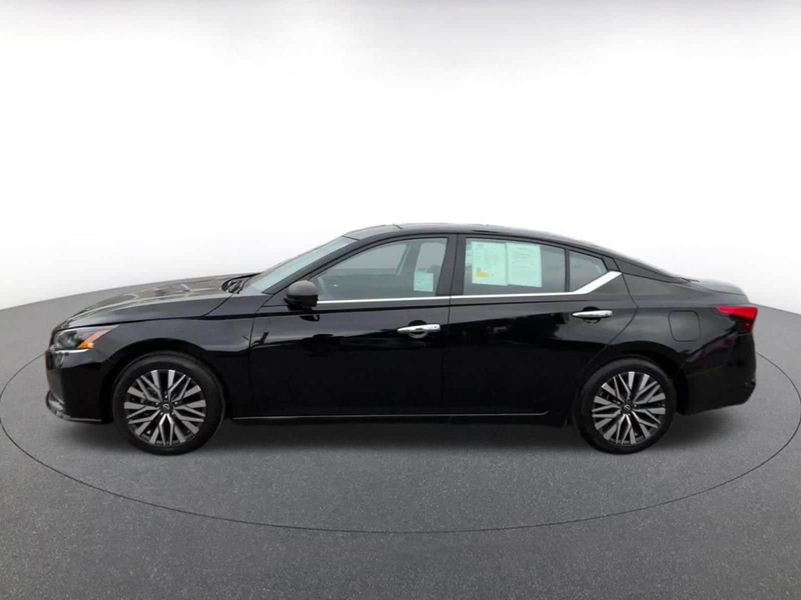 Thumbnail: 2025 Nissan Altima - 9