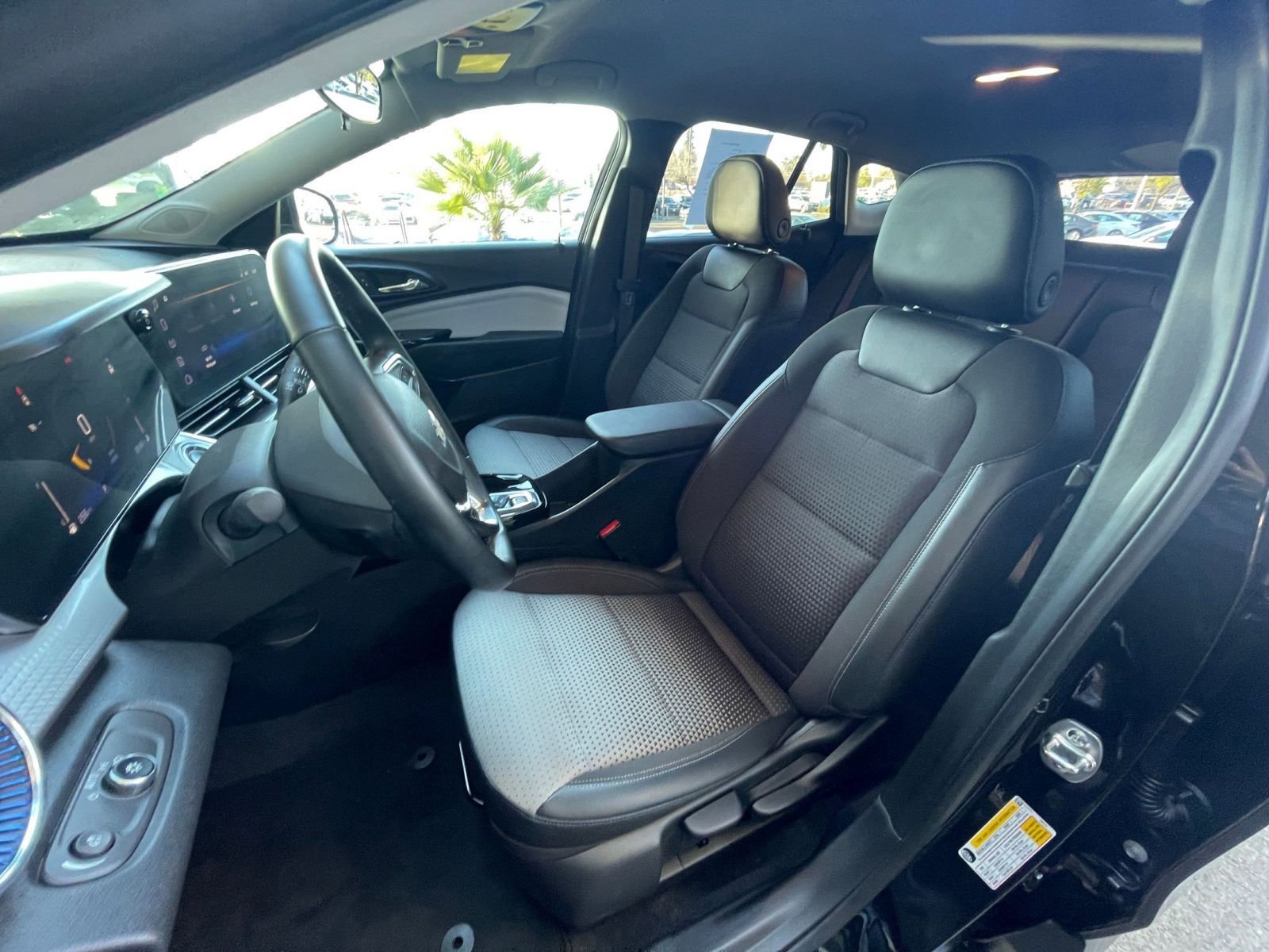 Thumbnail: 2025 Chevrolet Trax - 34