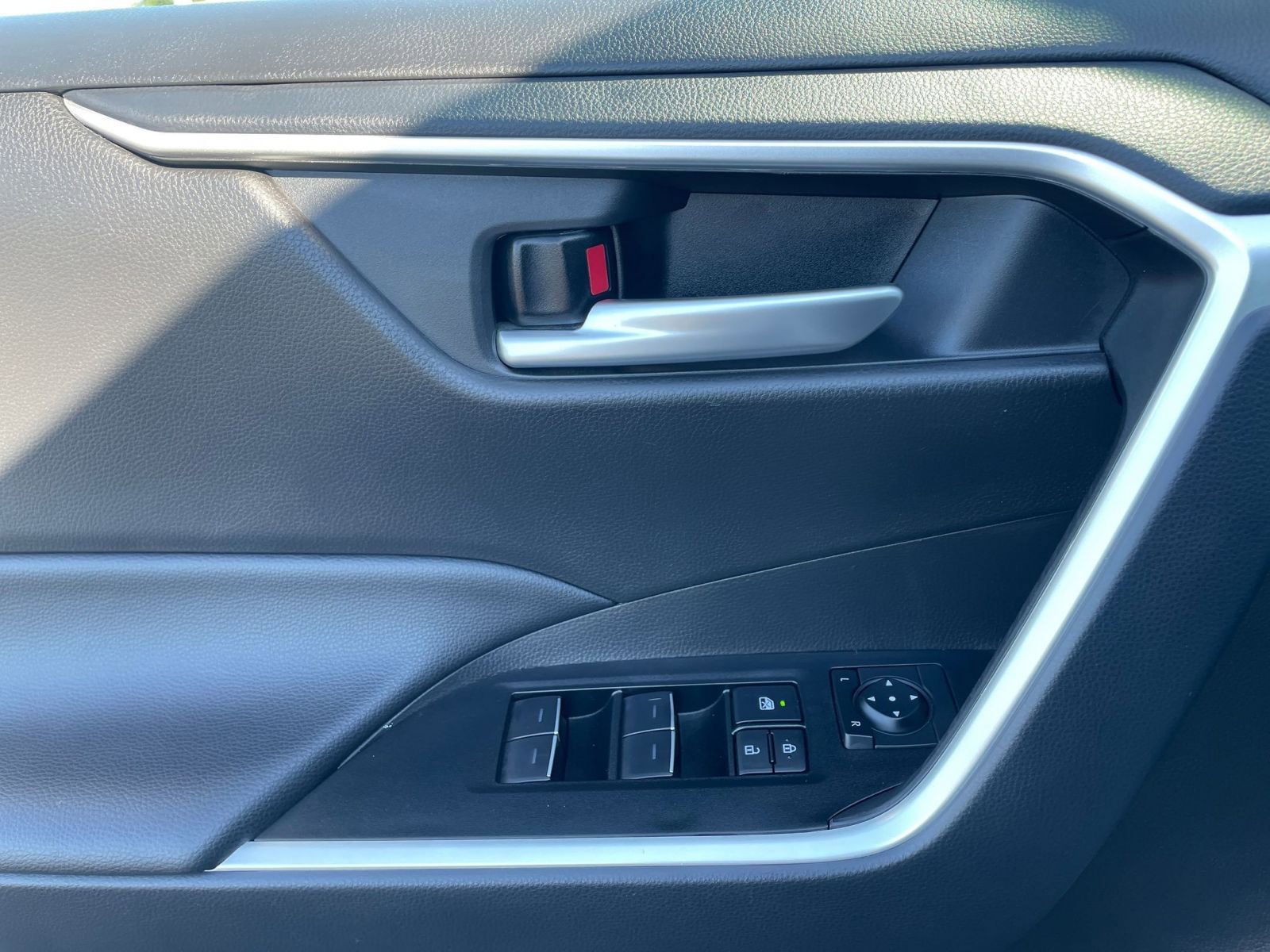 Thumbnail: 2025 Toyota RAV4 - 20