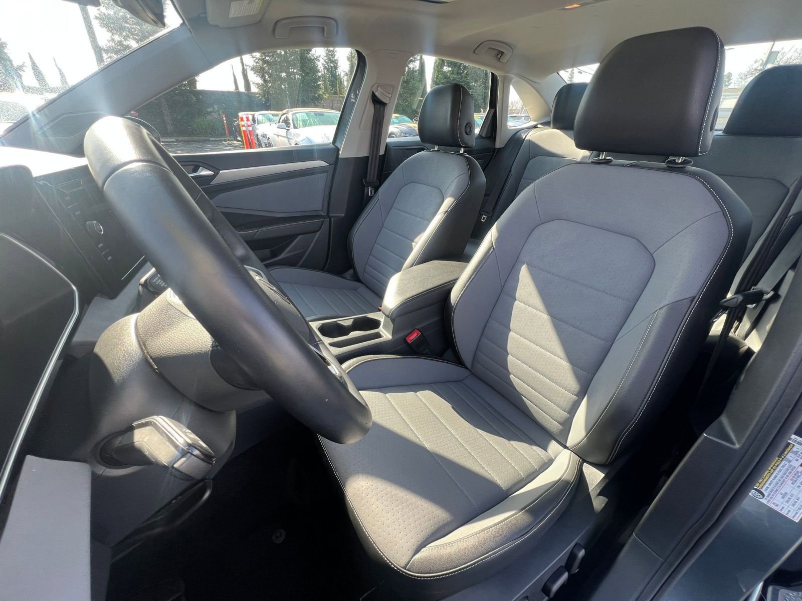 Thumbnail: 2025 Volkswagen Jetta - 32