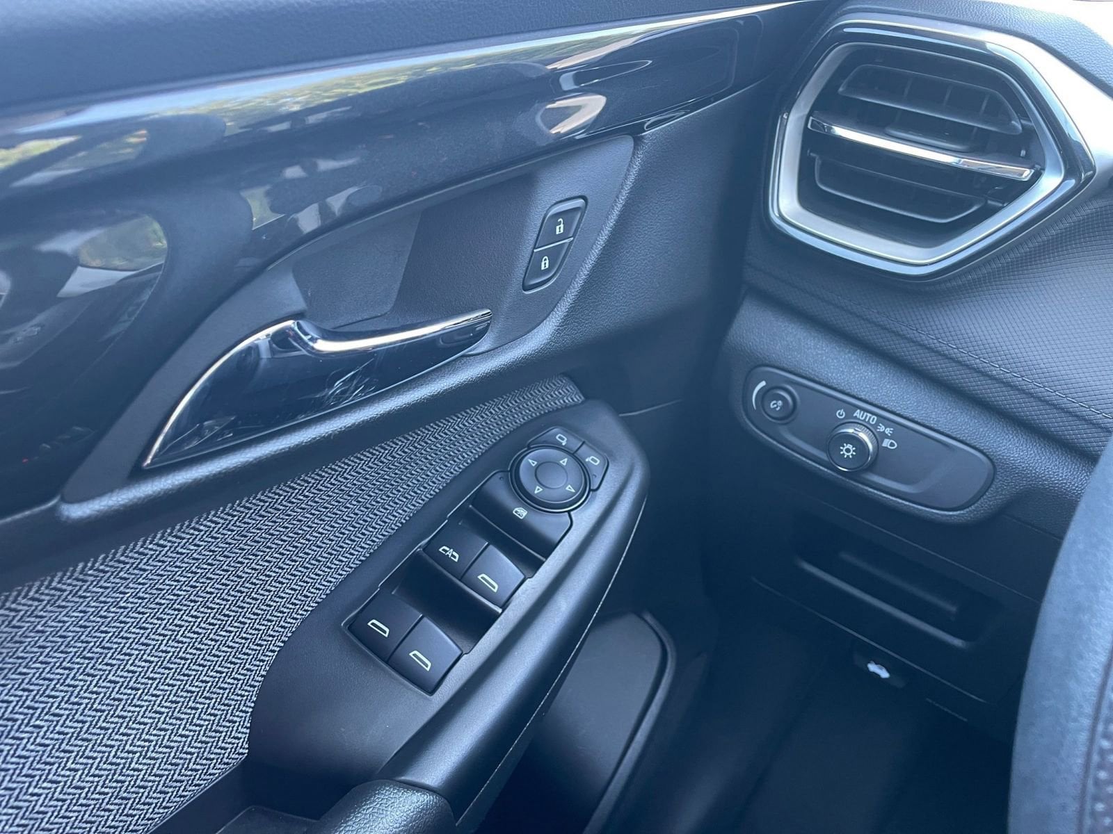 Thumbnail: 2024 Chevrolet TrailBlazer - 20