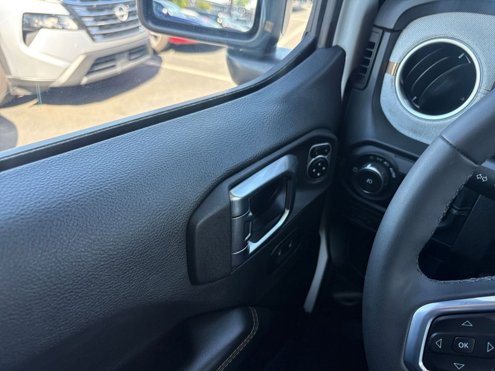 Thumbnail: 2025 Jeep Wrangler - 18