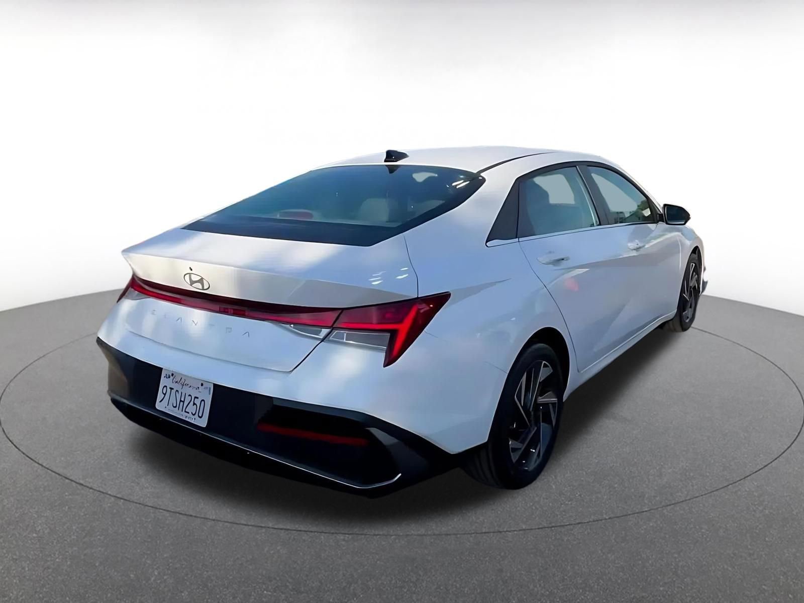 Thumbnail: 2025 Hyundai Elantra - 15