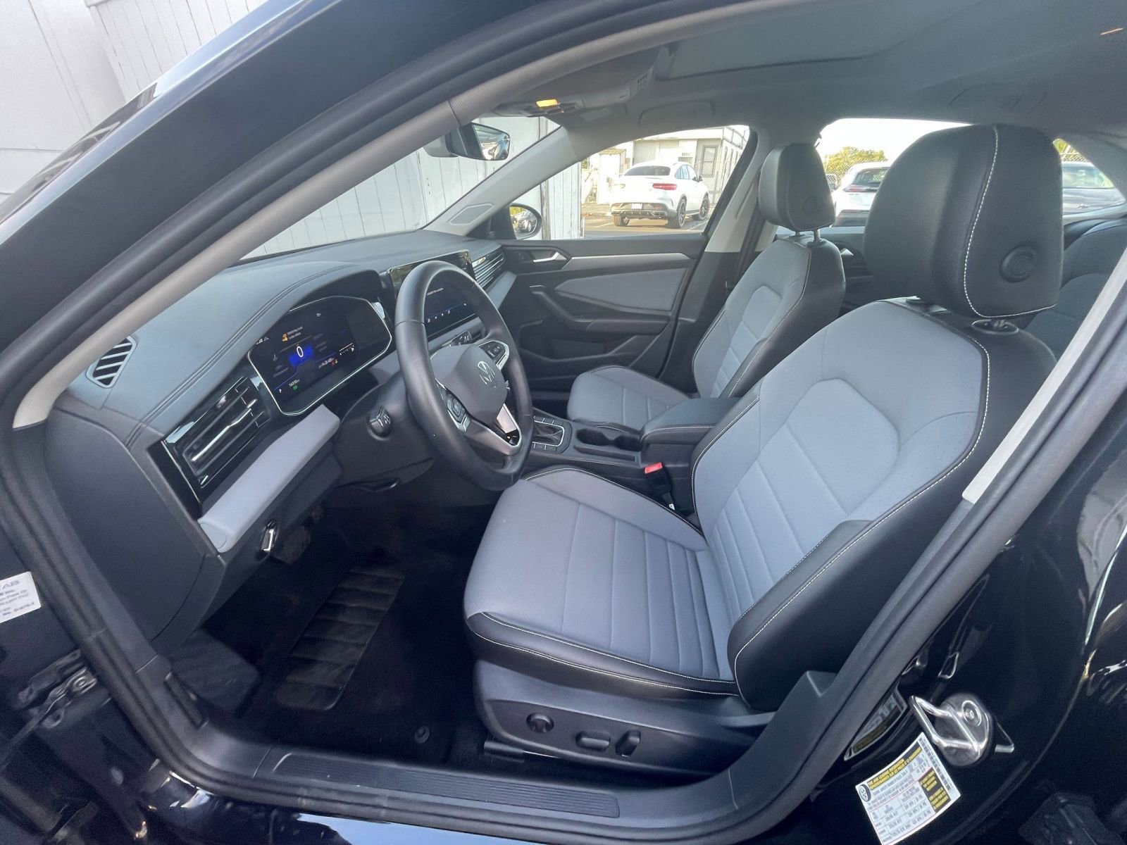 Thumbnail: 2025 Volkswagen Jetta - 25