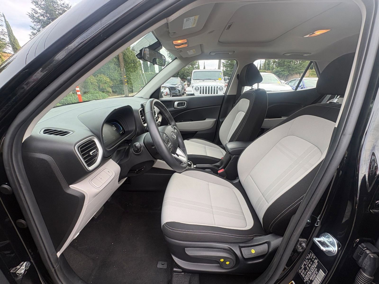 Thumbnail: 2025 Hyundai Venue - 25