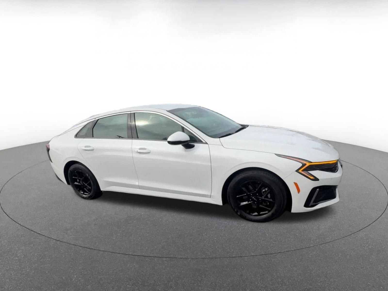 Thumbnail: 2025 Kia K5 - 2