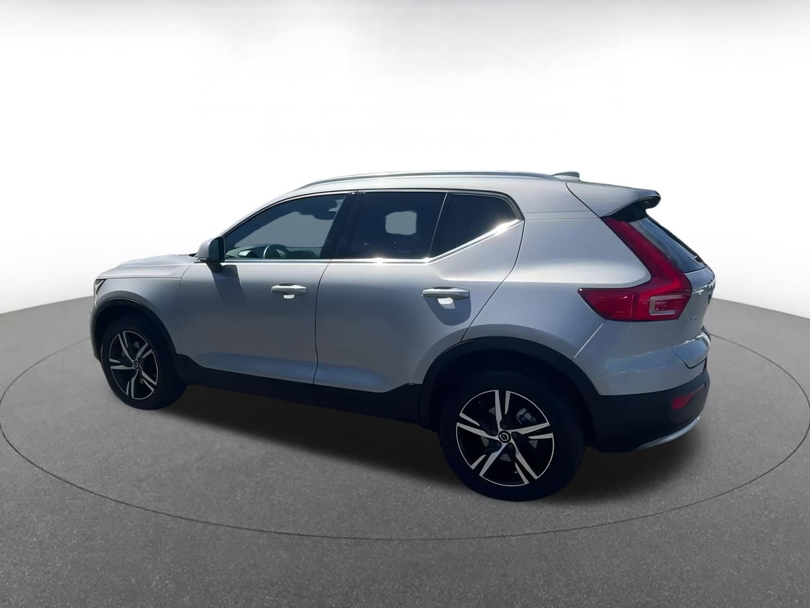 Thumbnail: 2024 Volvo XC40 - 10