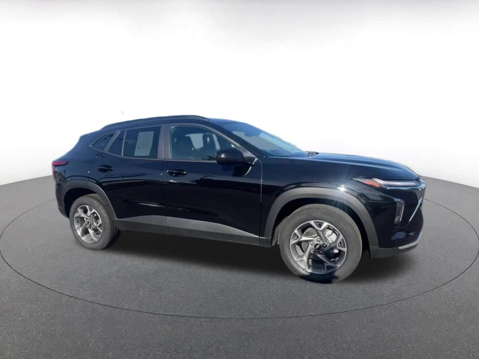 Thumbnail: 2025 Chevrolet Trax - 2