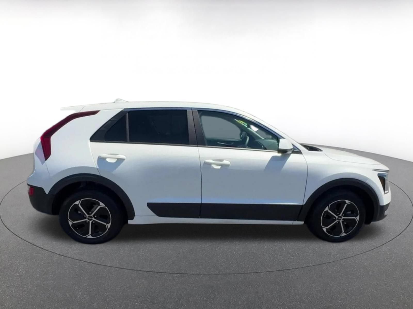 Thumbnail: 2026 Kia Niro - 16