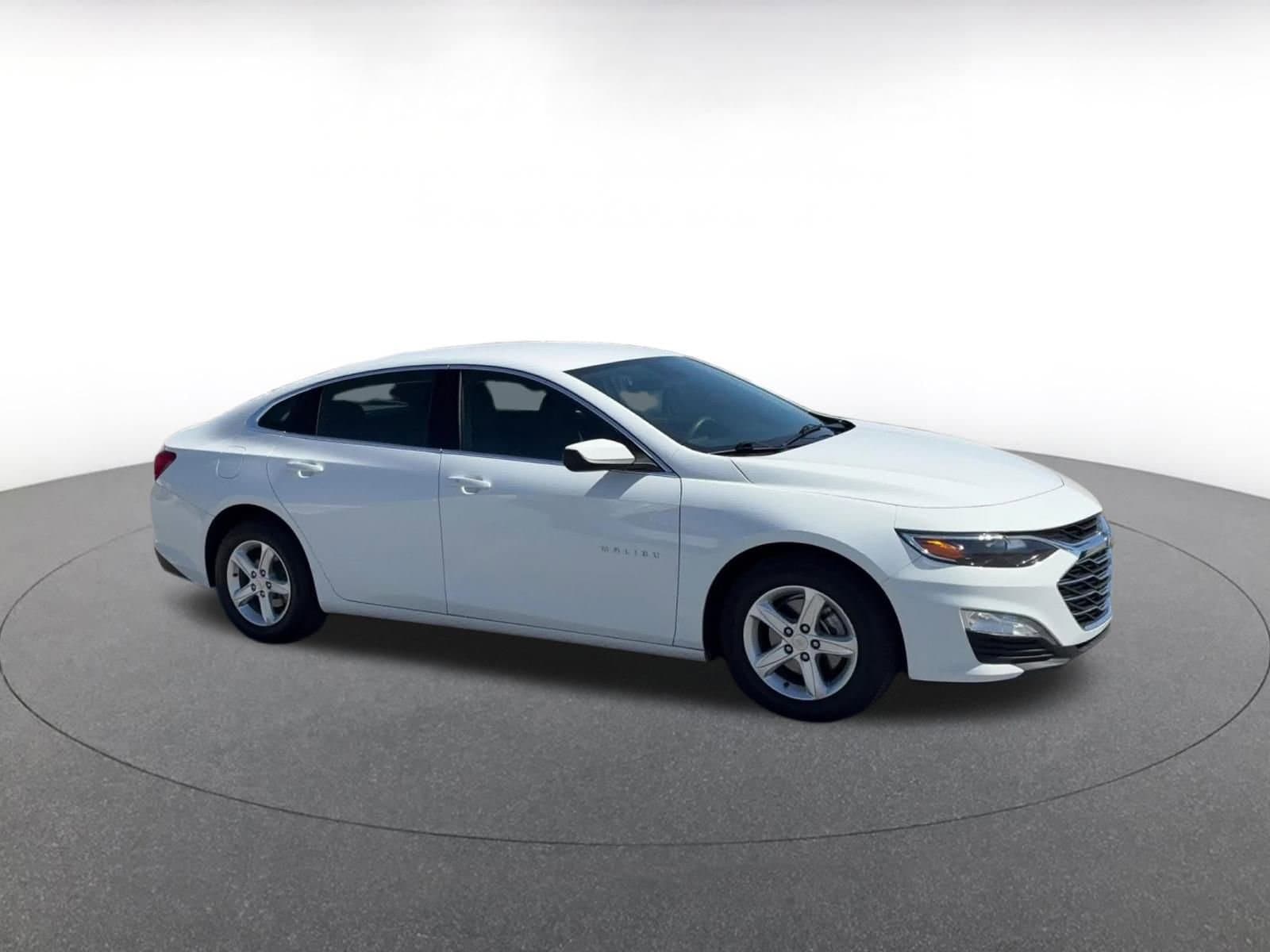 Thumbnail: 2024 Chevrolet Malibu - 2