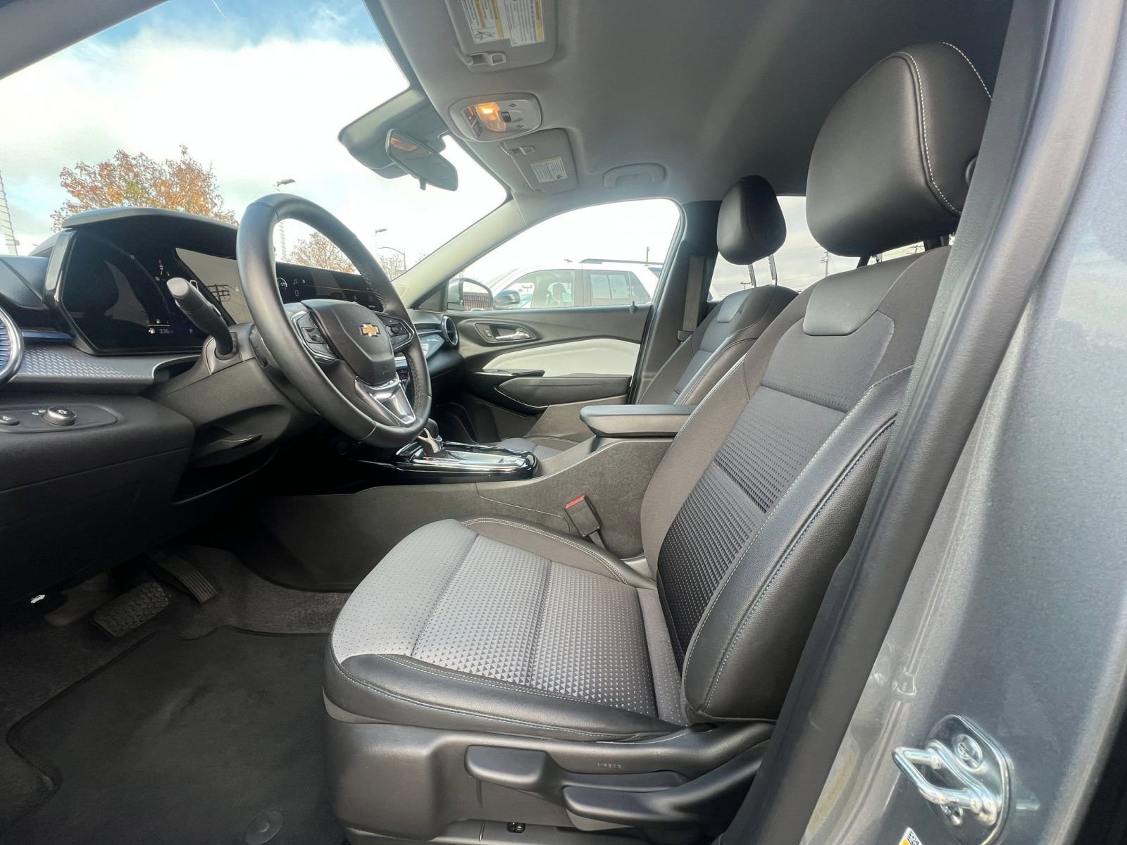 Thumbnail: 2025 Chevrolet Trax - 27