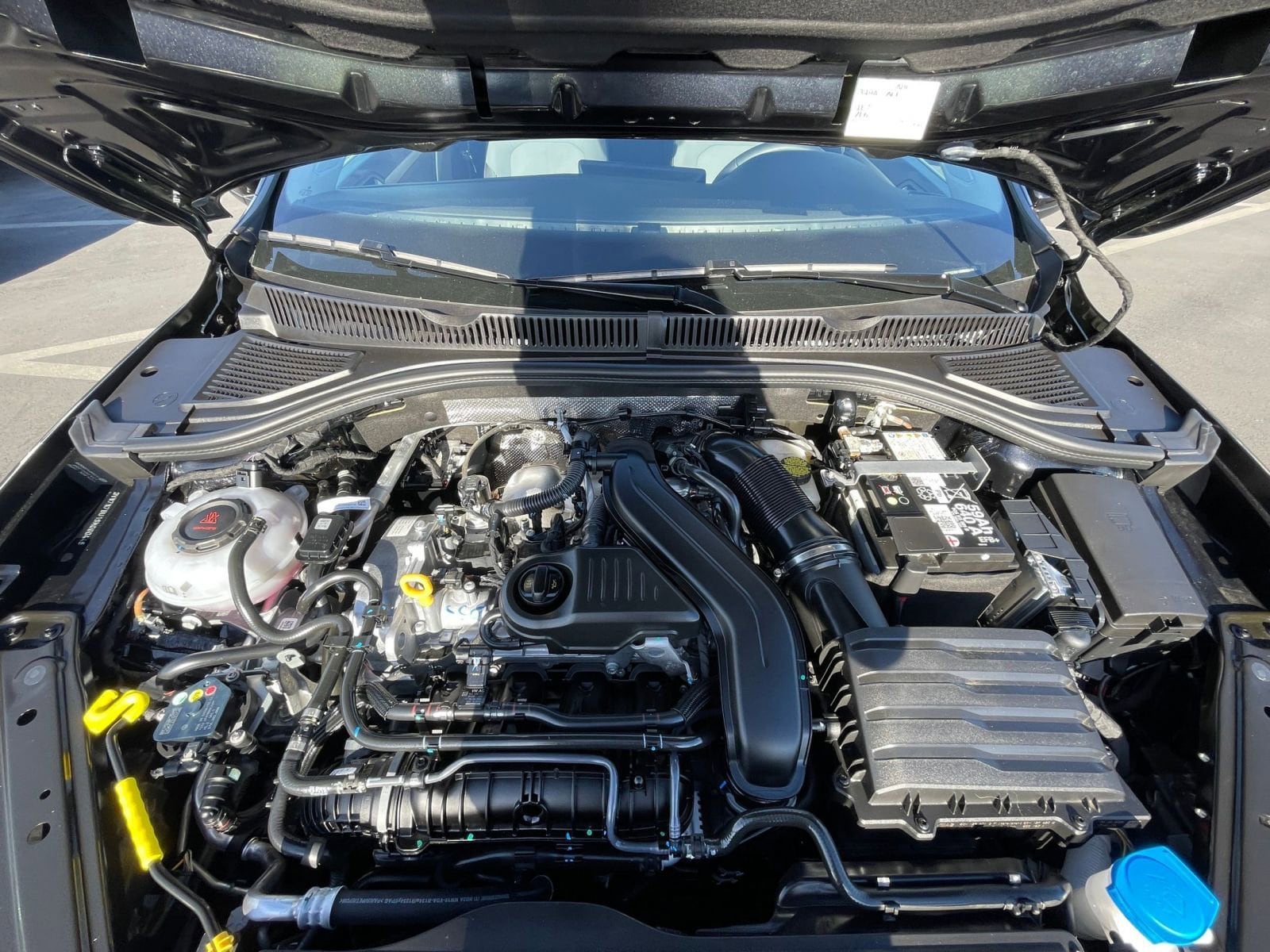 Thumbnail: 2025 Volkswagen Jetta - 32