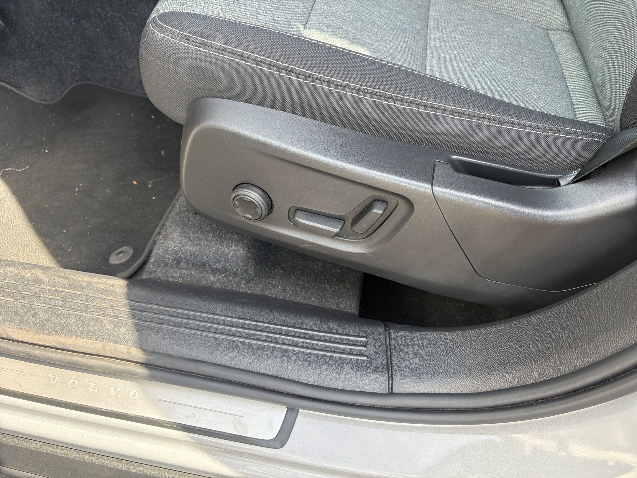 Thumbnail: 2024 Volvo XC40 - 23