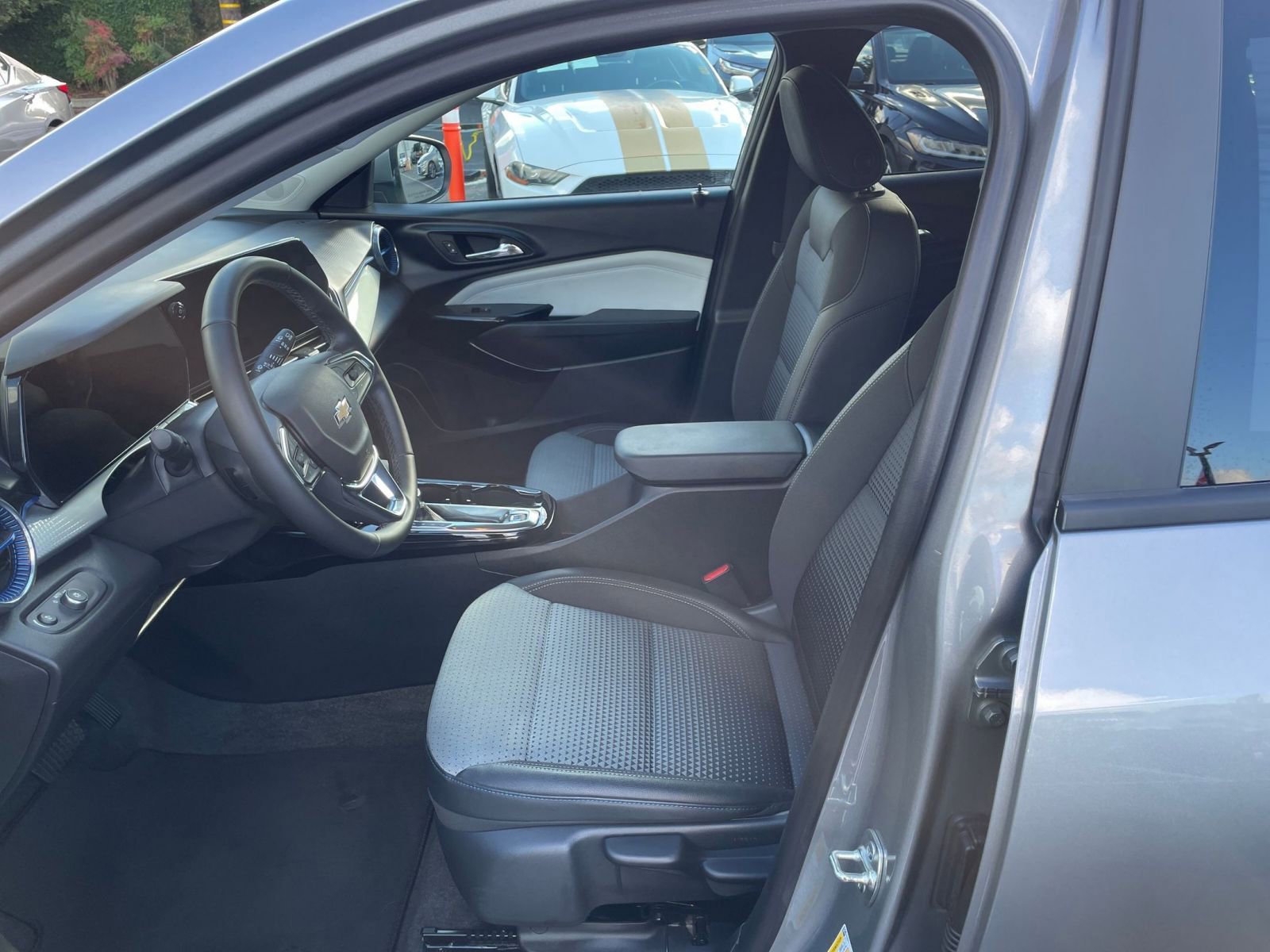 Thumbnail: 2025 Chevrolet Trax - 21