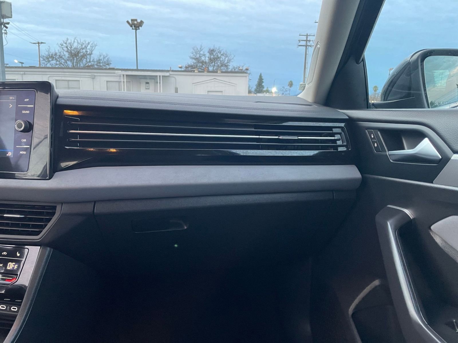 Thumbnail: 2025 Volkswagen Jetta - 35