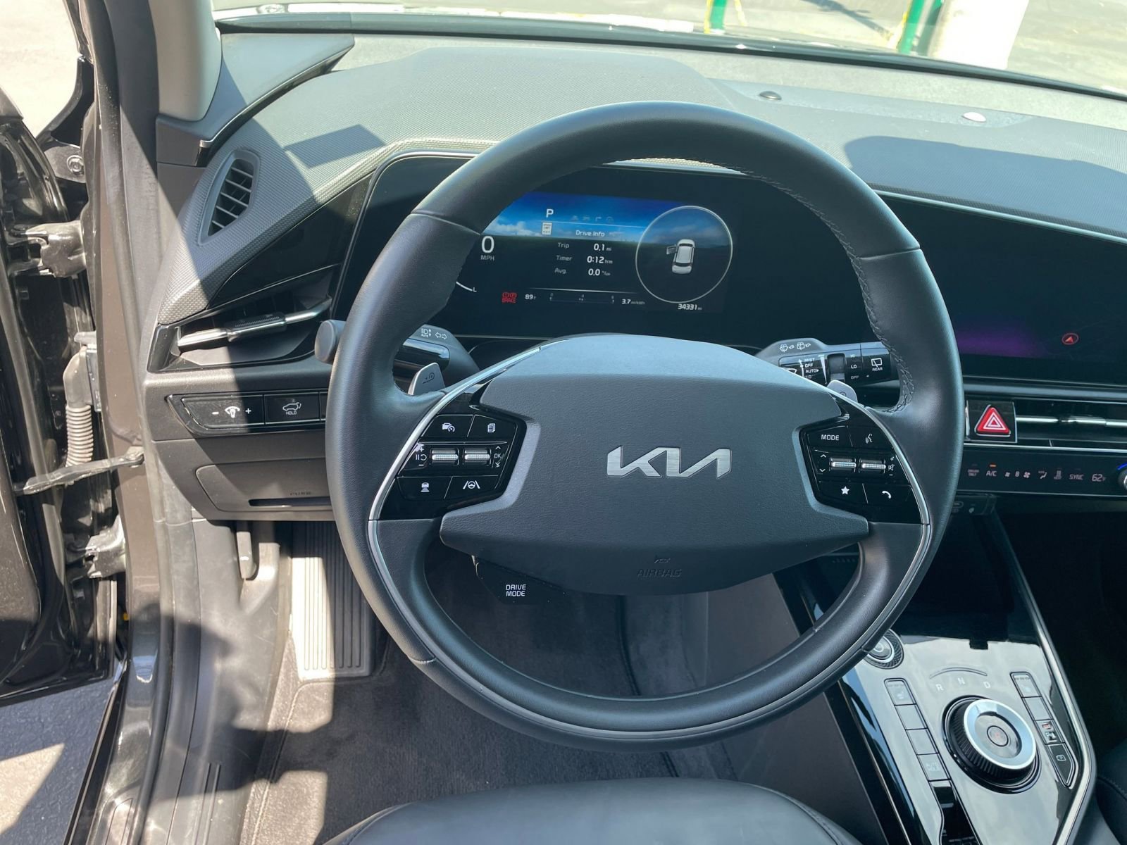 Thumbnail: 2023 Kia Niro - 32
