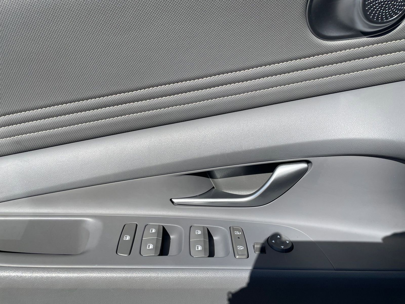 Thumbnail: 2025 Hyundai Elantra - 18