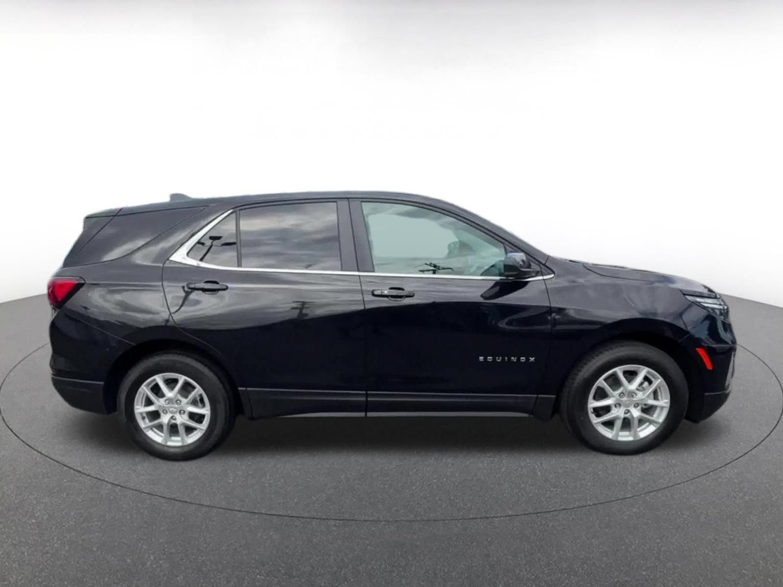 2024 Chevrolet Equinox LT - Photo 13