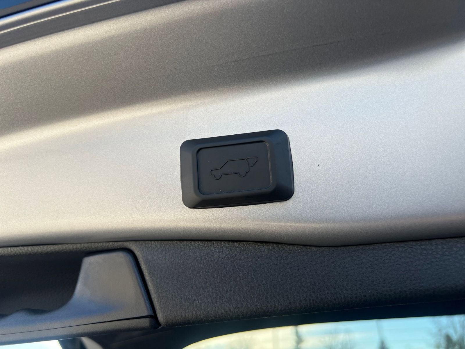 Thumbnail: 2025 Toyota RAV4 - 23