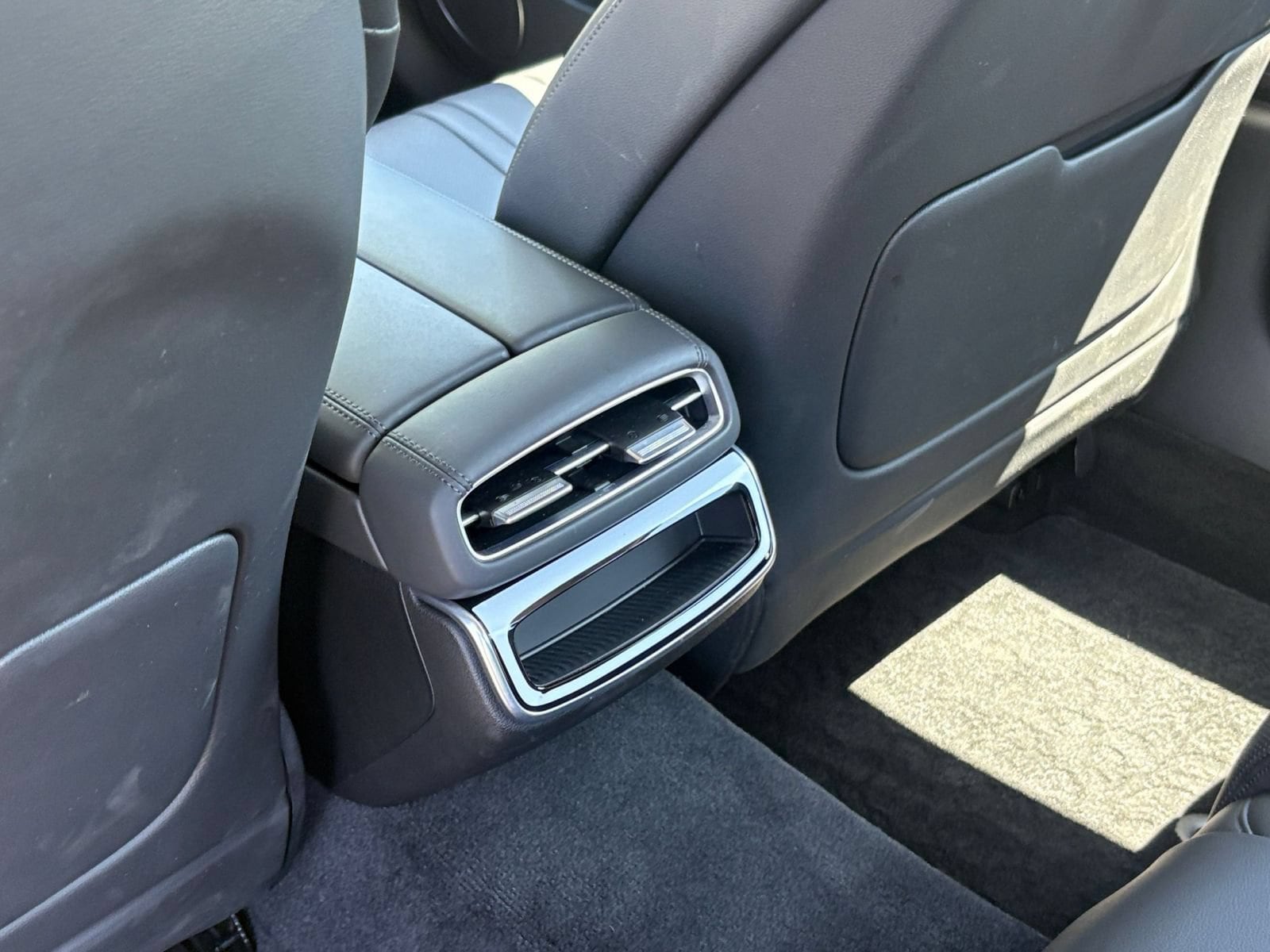 Thumbnail: 2026 Genesis G80 - 24