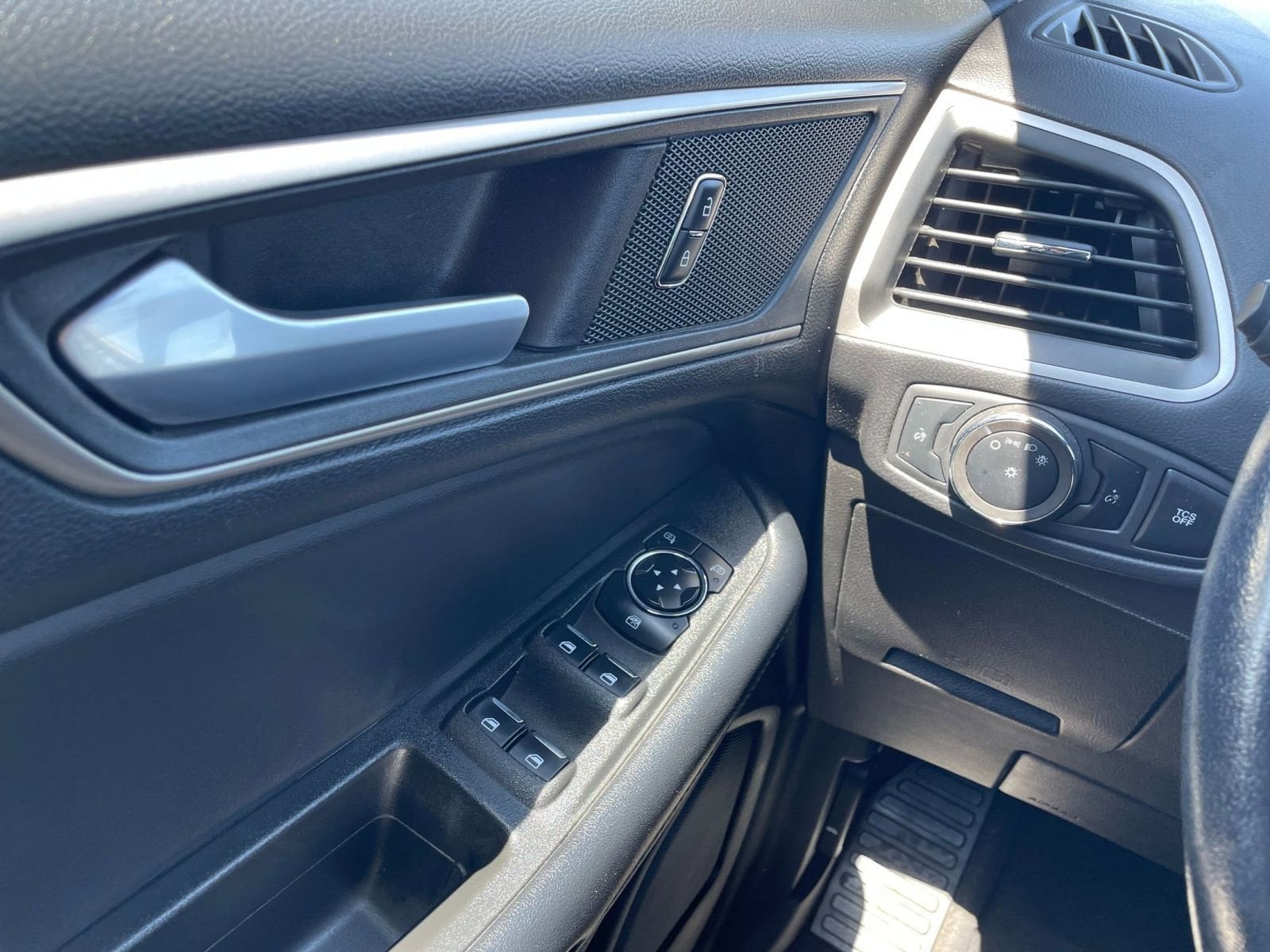 Thumbnail: 2023 Ford Edge - 20