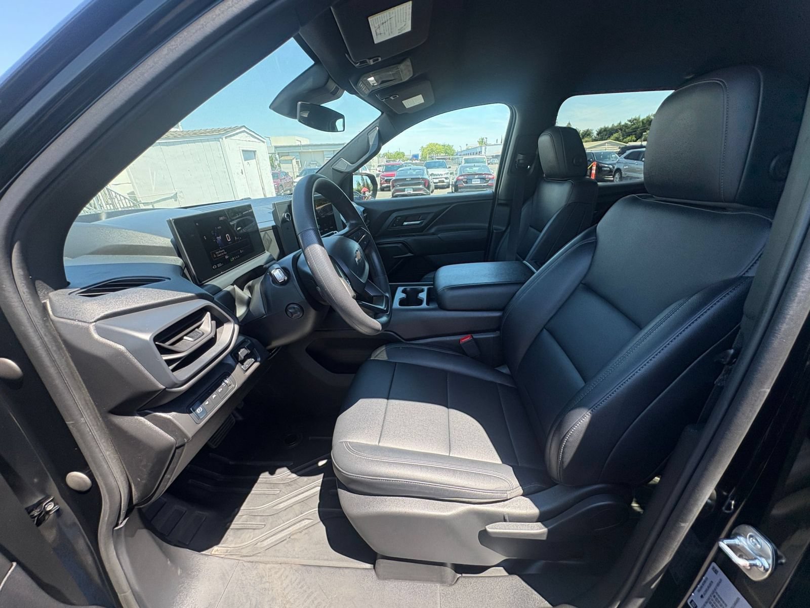 Thumbnail: 2024 Chevrolet Silverado EV - 32