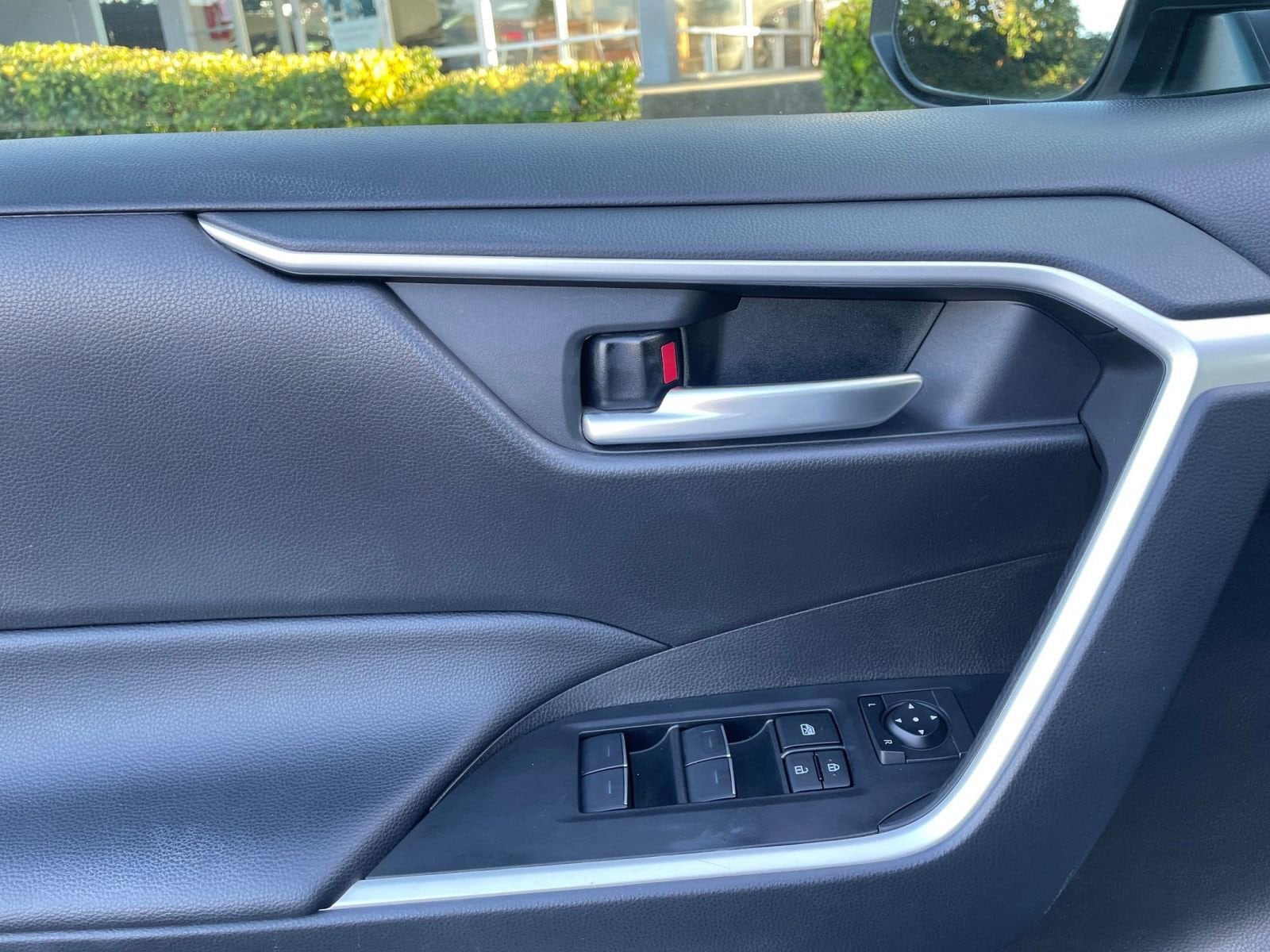 Thumbnail: 2025 Toyota RAV4 - 20