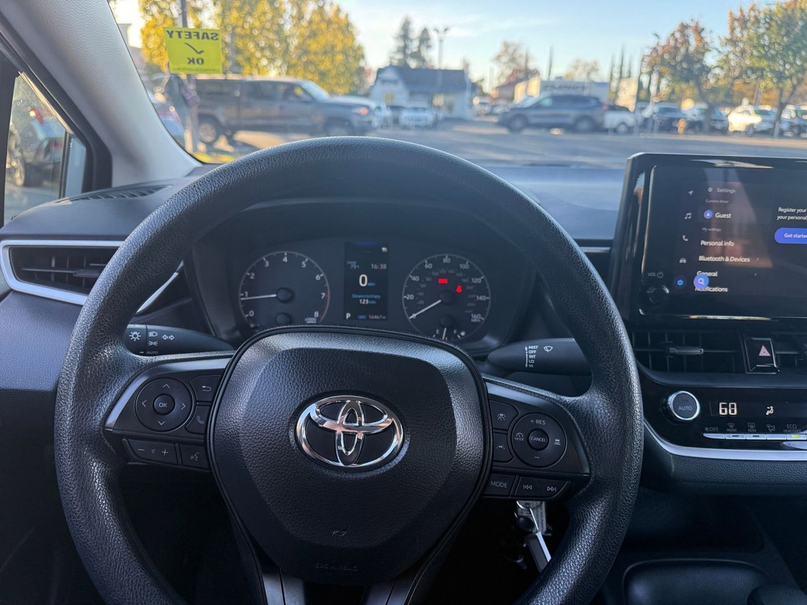 Thumbnail: 2025 Toyota Corolla - 32