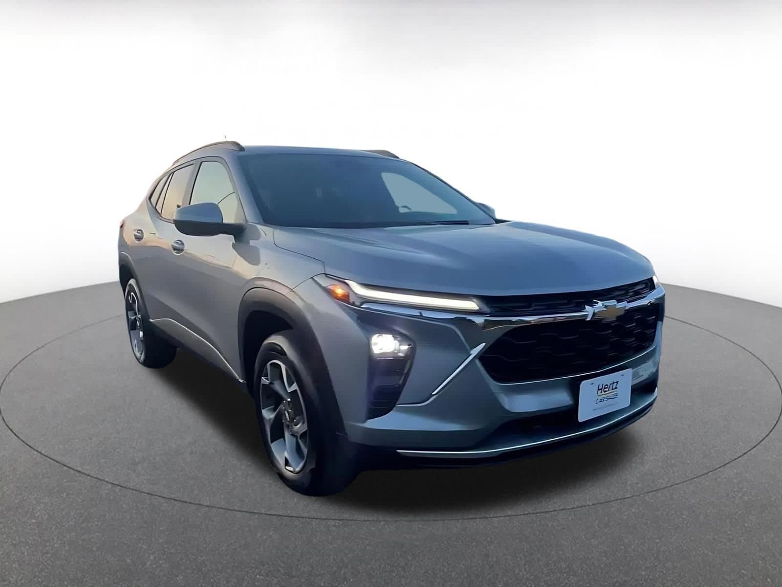 Thumbnail: 2025 Chevrolet Trax - 3