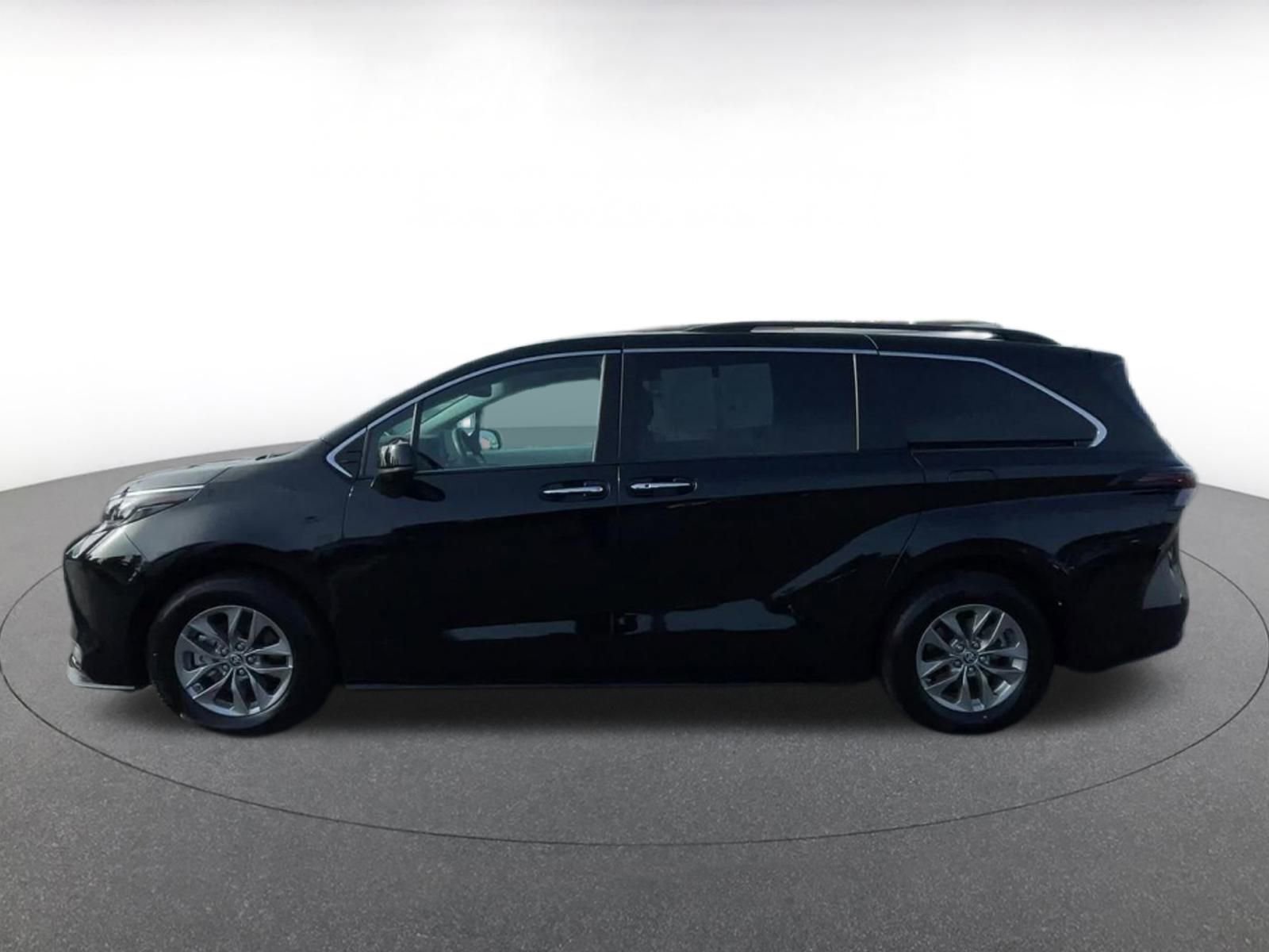 Thumbnail: 2025 Toyota Sienna - 9