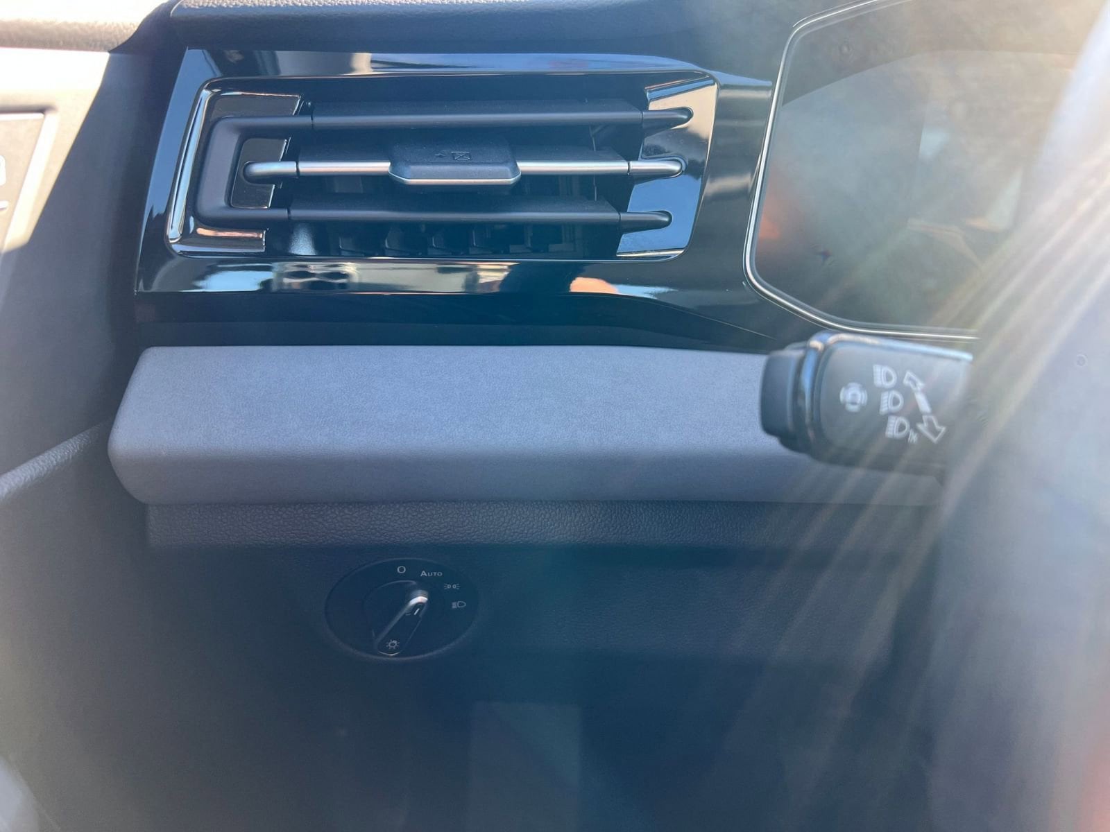 Thumbnail: 2025 Volkswagen Jetta - 33