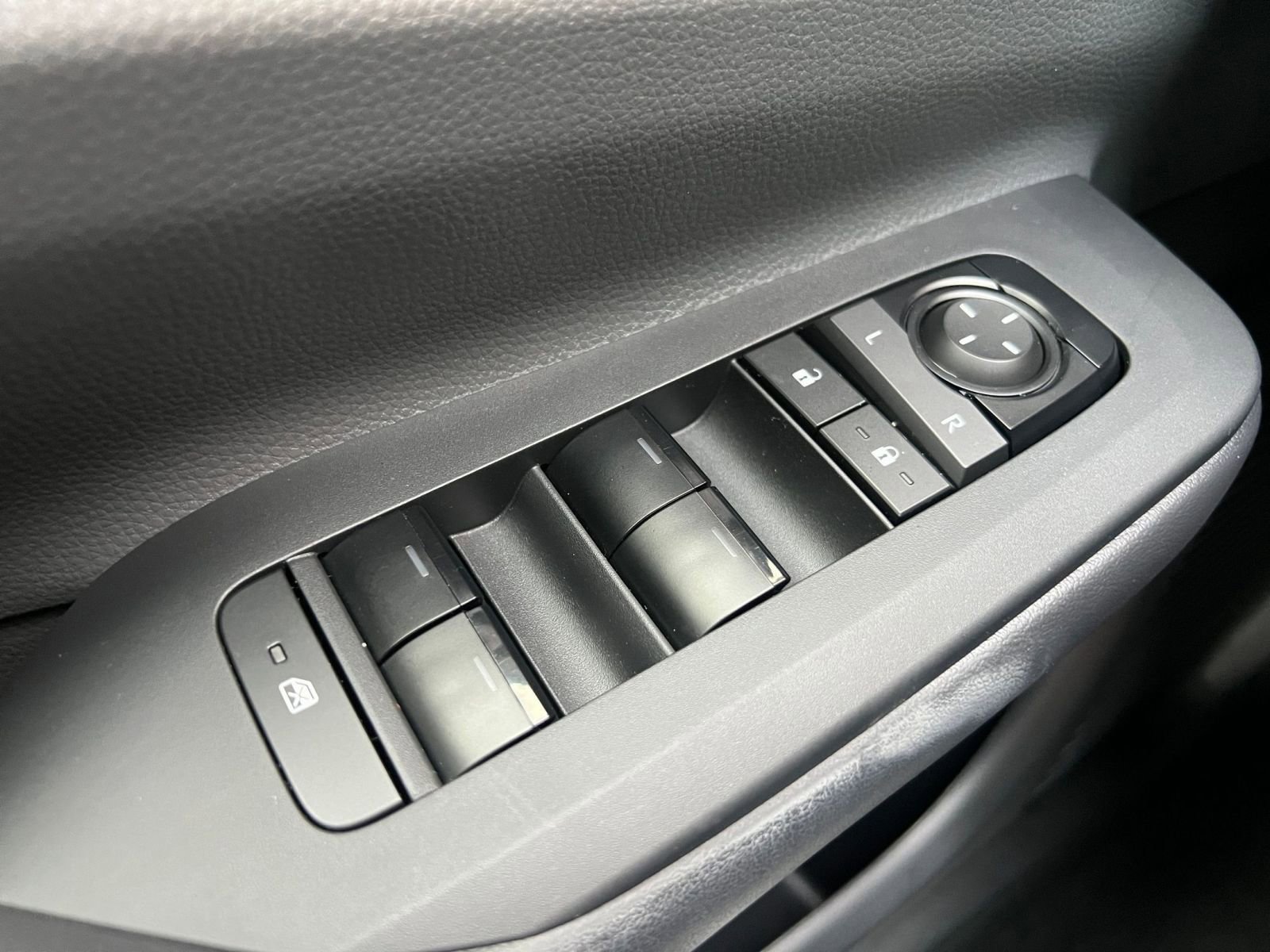 Thumbnail: 2025 Toyota Prius - 20