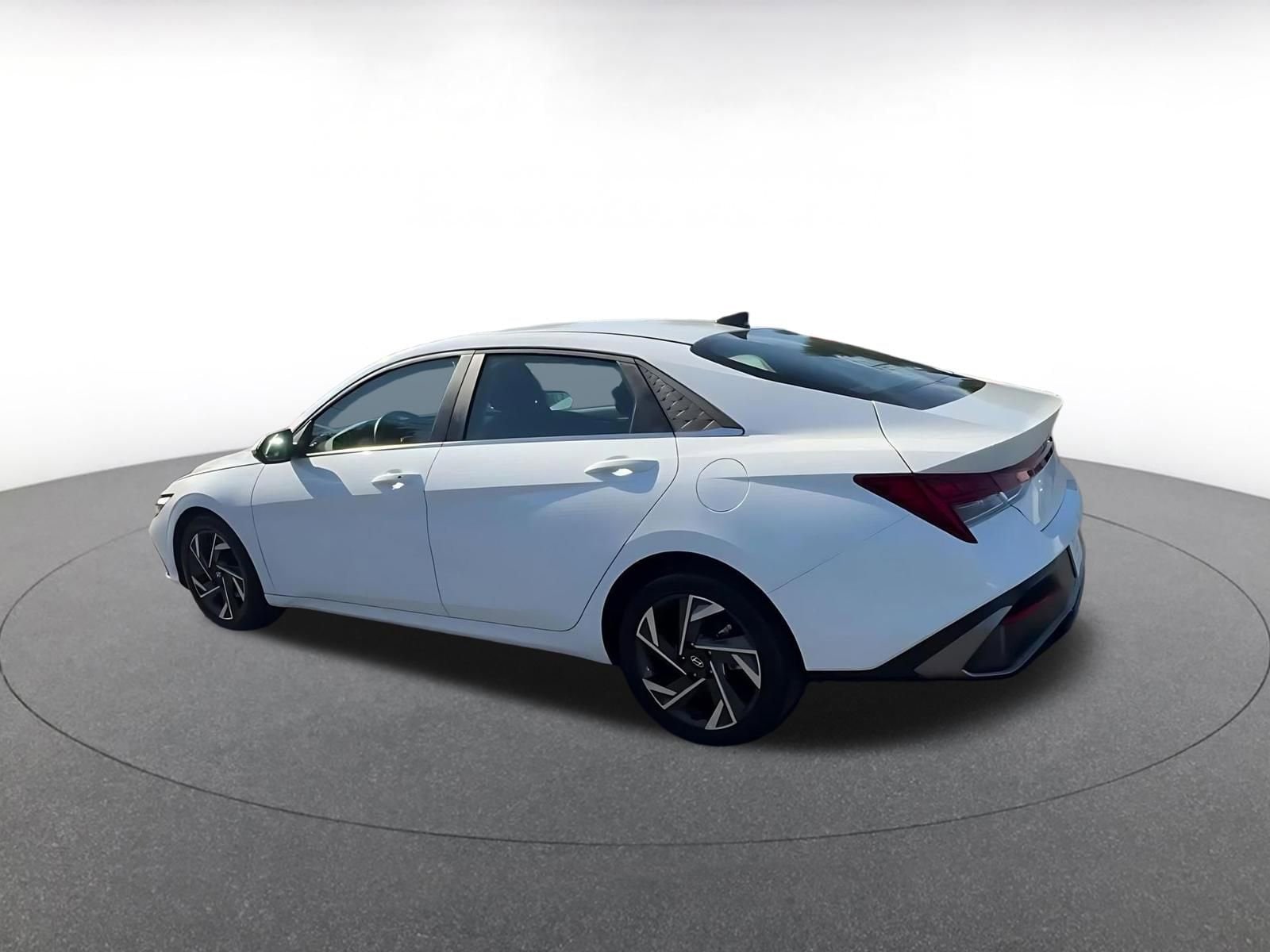 Thumbnail: 2025 Hyundai Elantra - 10