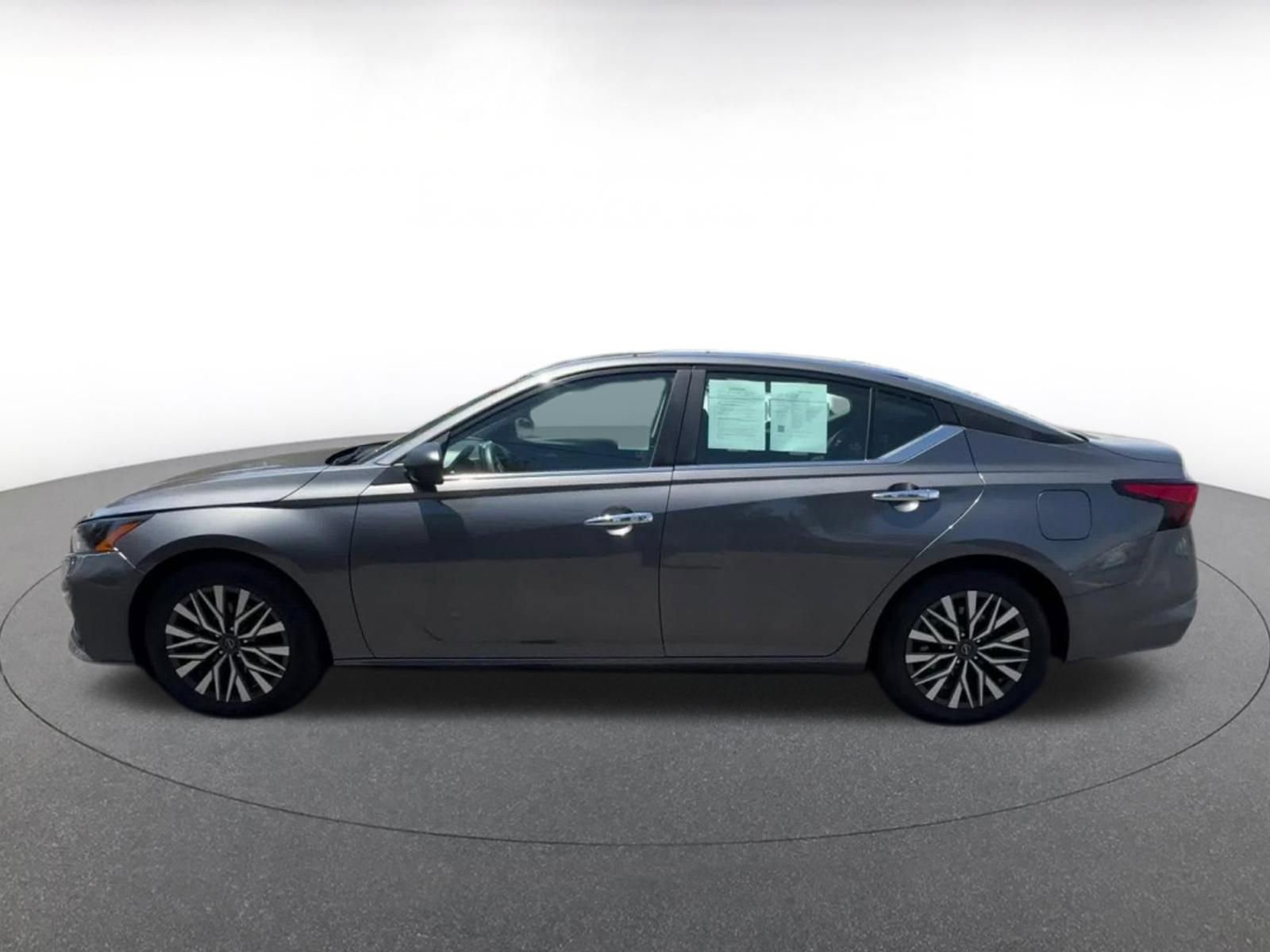 Thumbnail: 2025 Nissan Altima - 9