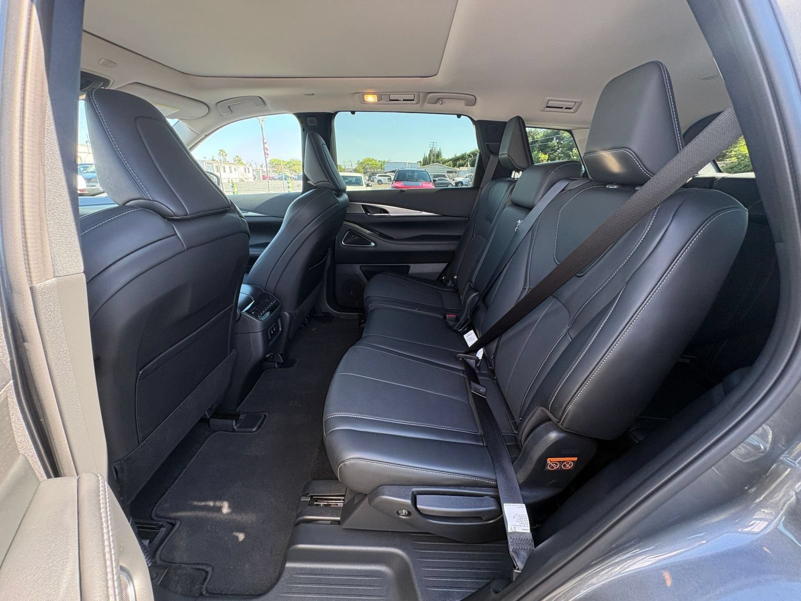 Thumbnail: 2026 INFINITI QX60 - 29