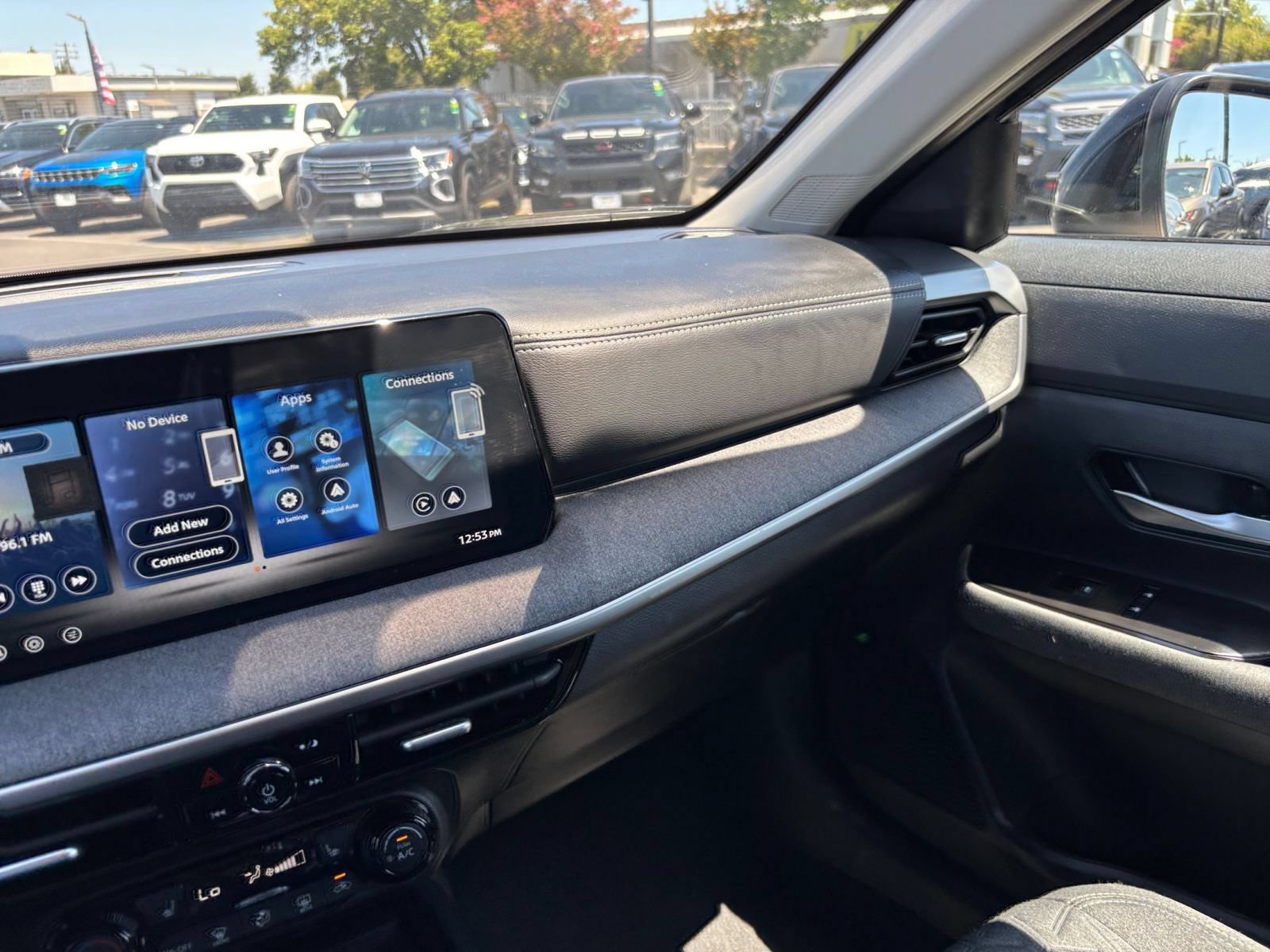 Thumbnail: 2026 Nissan Kicks - 33