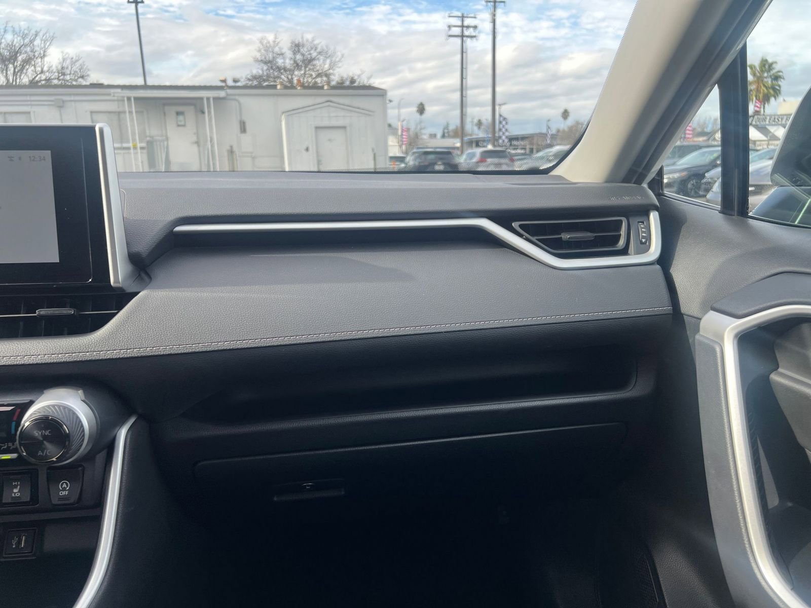 Thumbnail: 2025 Toyota RAV4 - 35