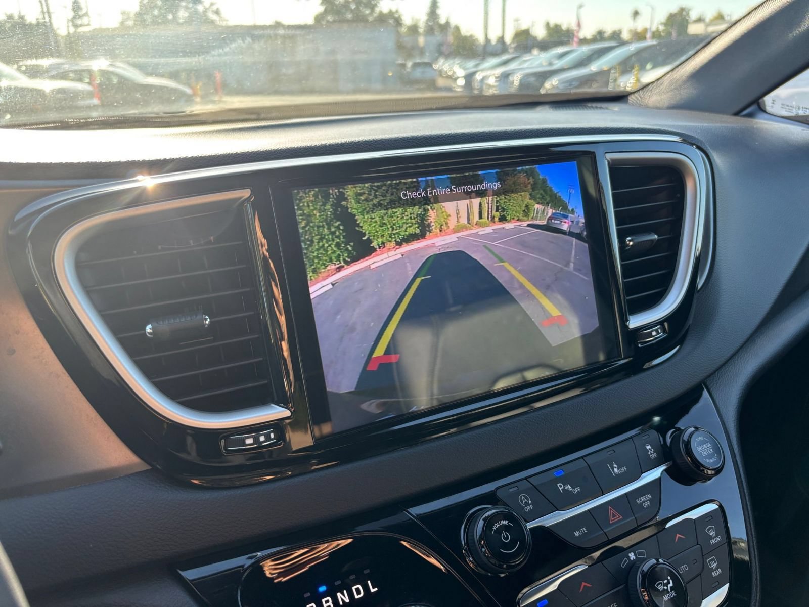 Thumbnail: 2025 Chrysler Pacifica - 25