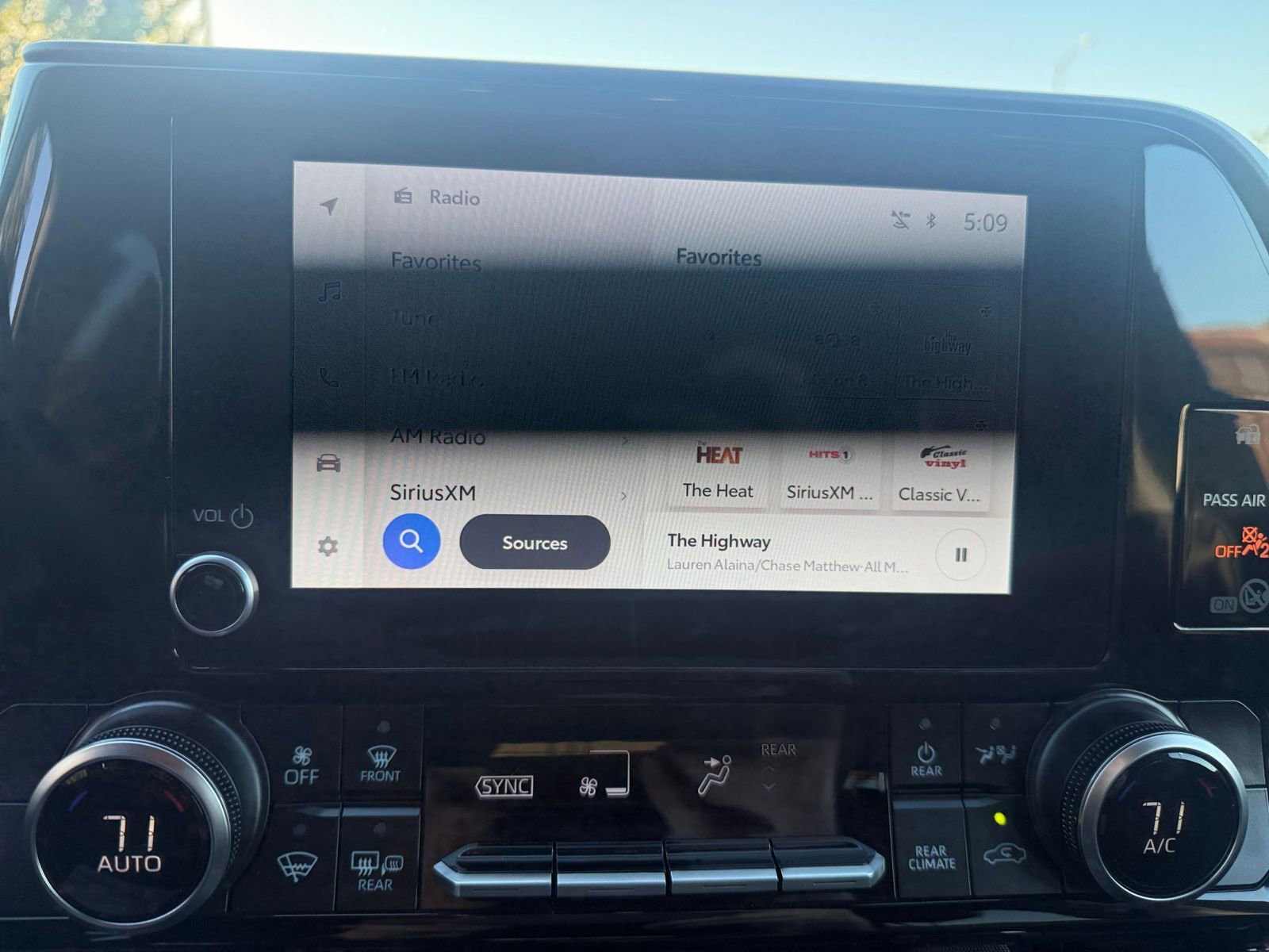 Thumbnail: 2025 Toyota Highlander - 21