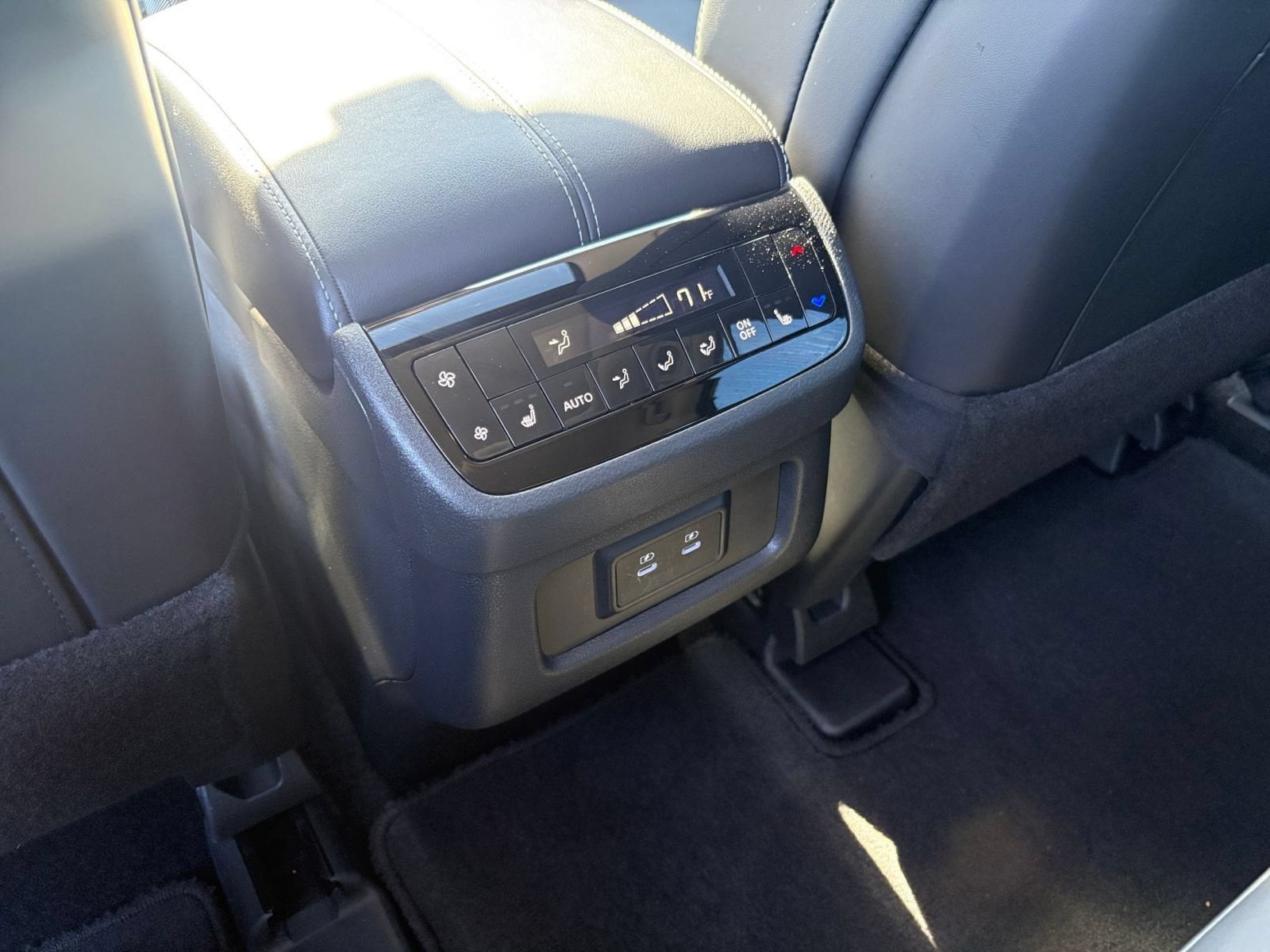 Thumbnail: 2026 INFINITI QX60 - 25