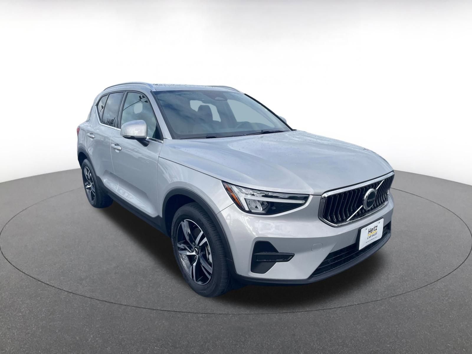 Thumbnail: 2024 Volvo XC40 - 1