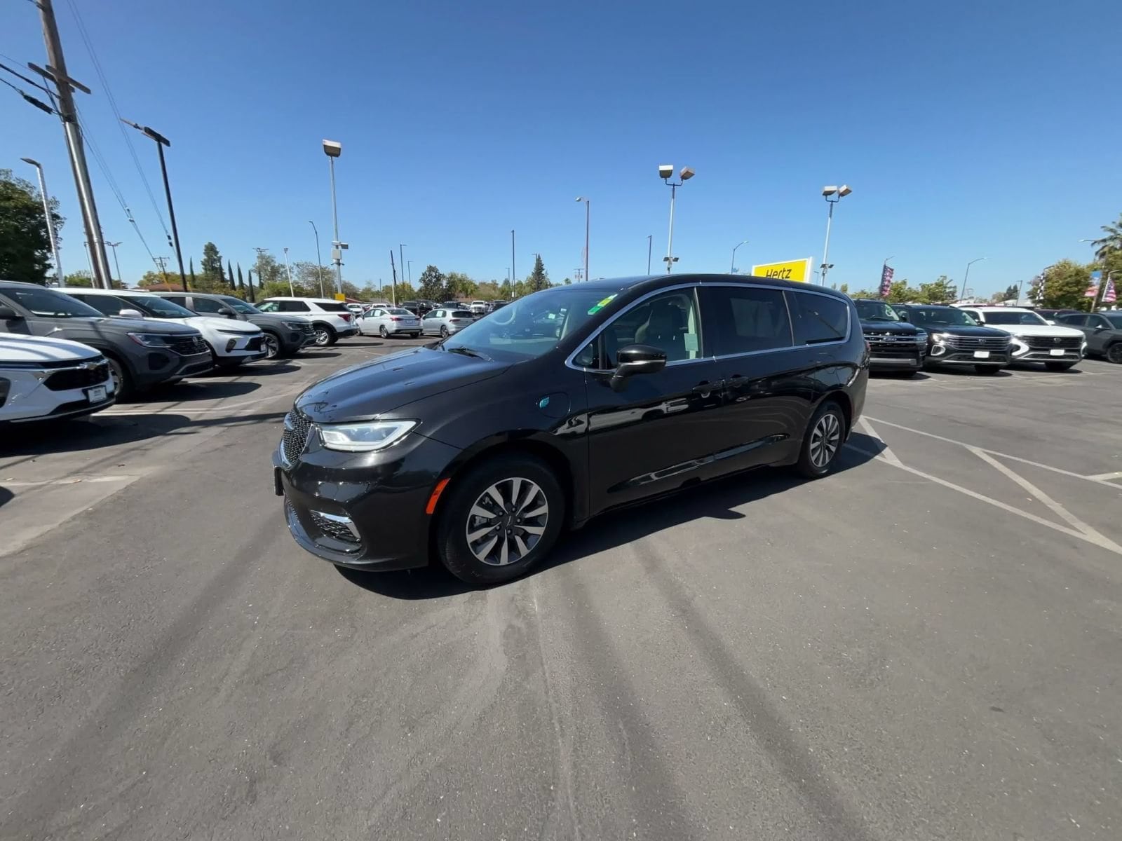 Thumbnail: 2023 Chrysler Pacifica - 7