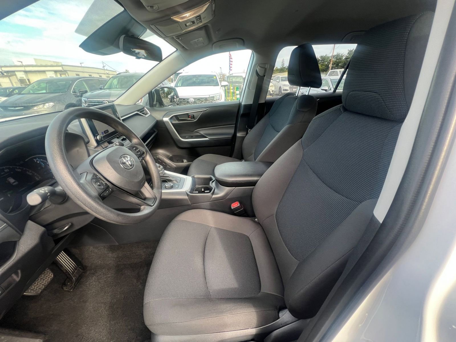 Thumbnail: 2025 Toyota RAV4 - 27